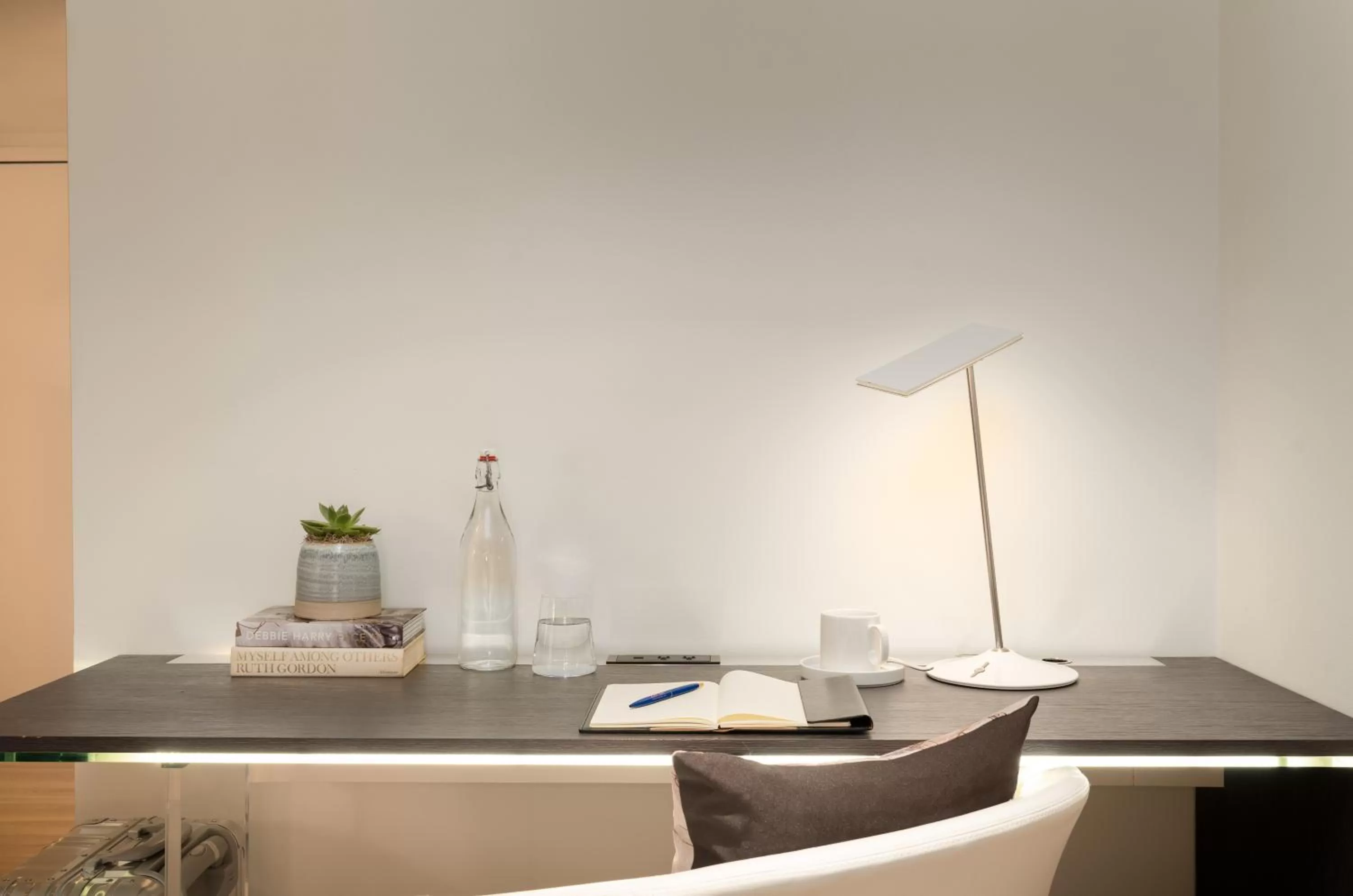 Photo of the whole room in Hotel Zena Washington DC