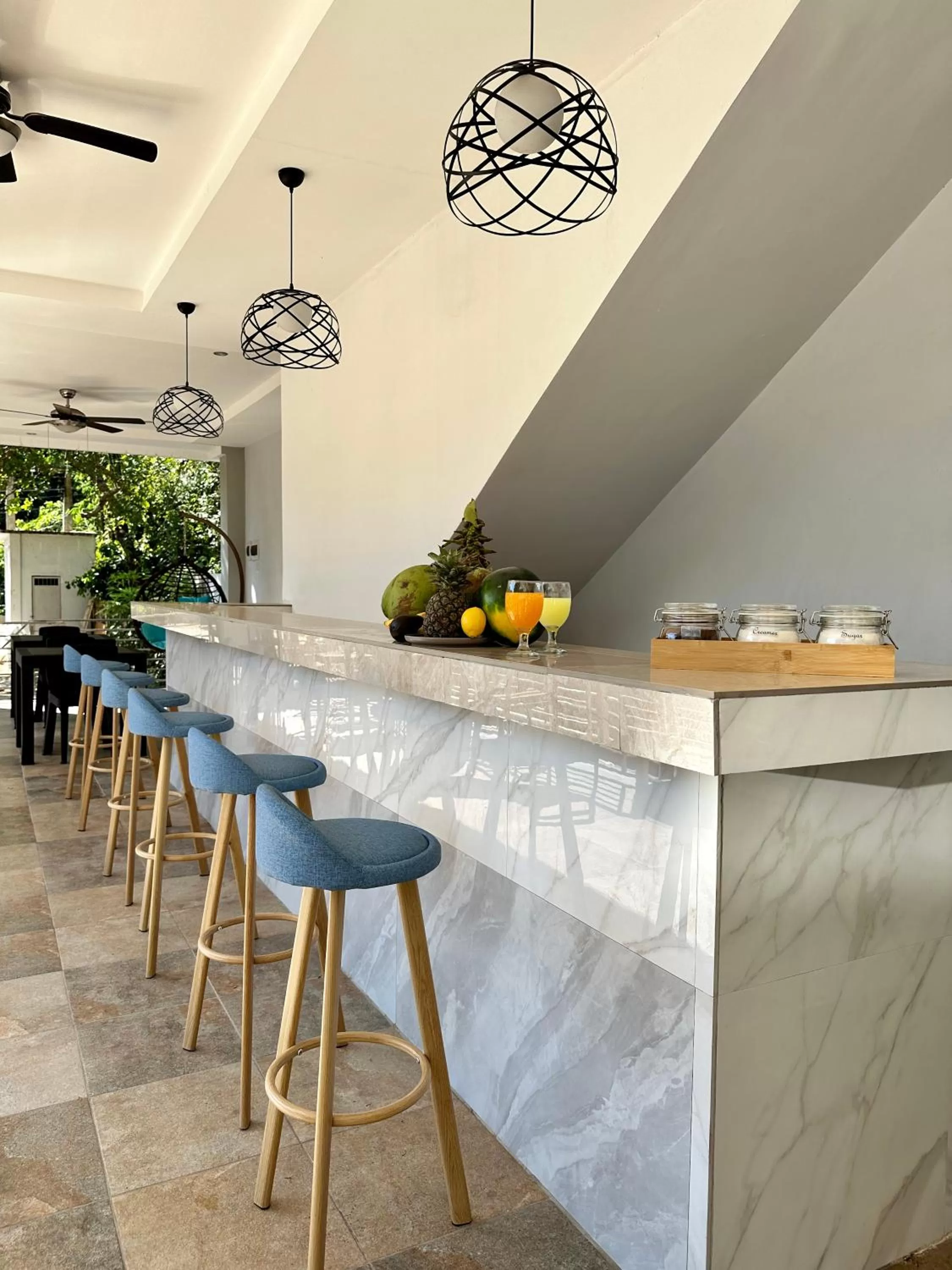 Restaurant/places to eat in Harbour Bliss Hotel