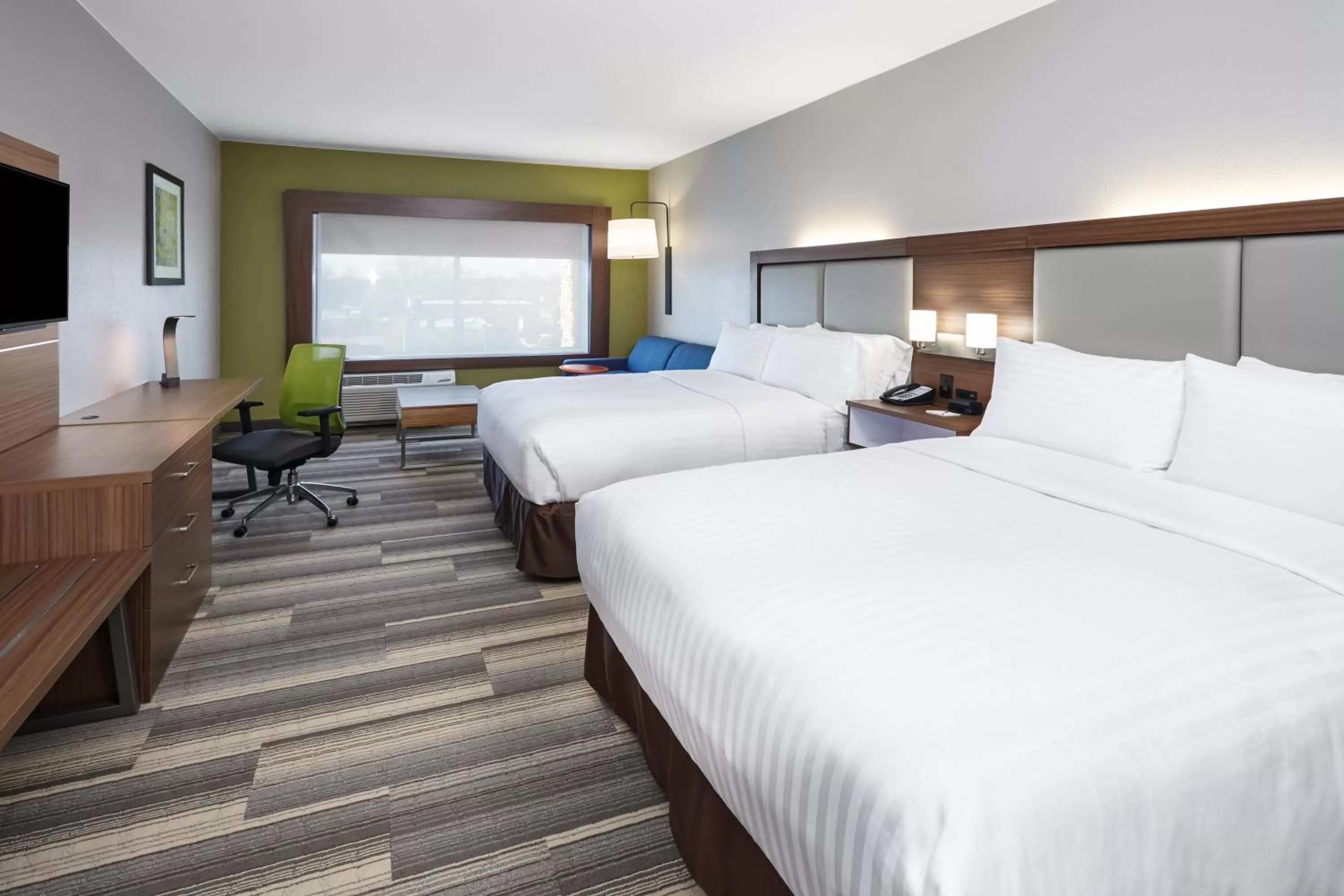 Photo of the whole room, Bed in Holiday Inn Express & Suites Chicago North Shore - Niles by IHG