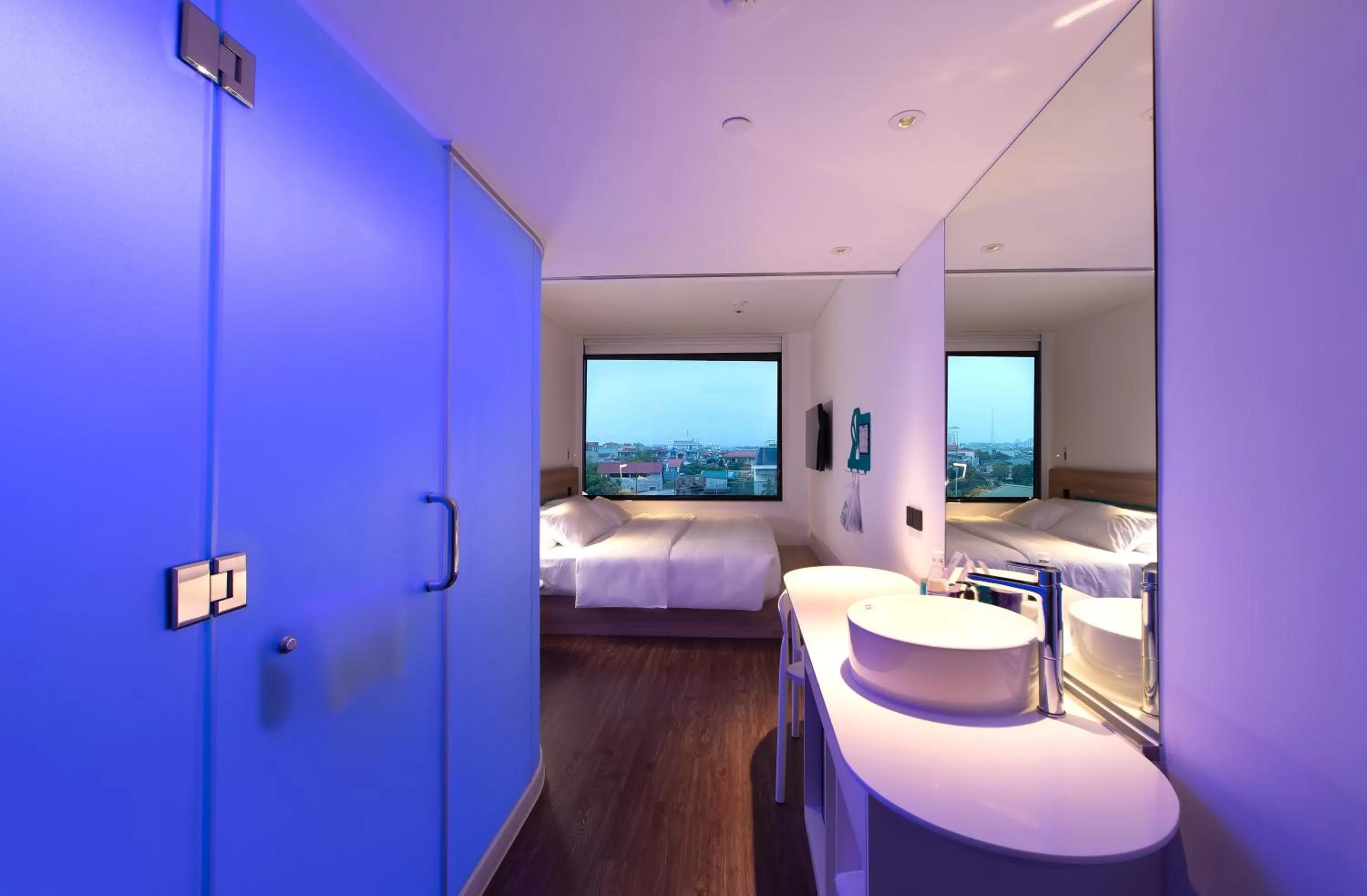 Bedroom, Bed in Tru by Hilton Viet Tri City Centre