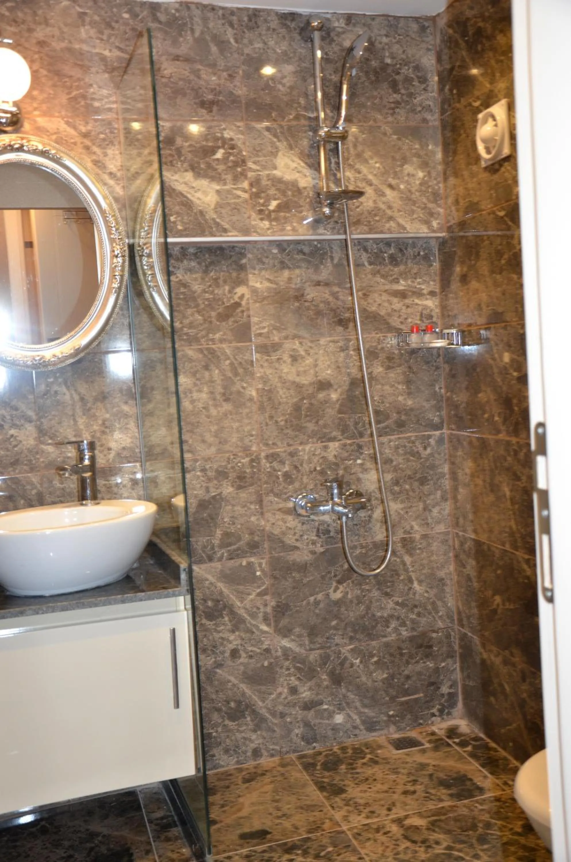 Bathroom in Sun Comfort Hotel