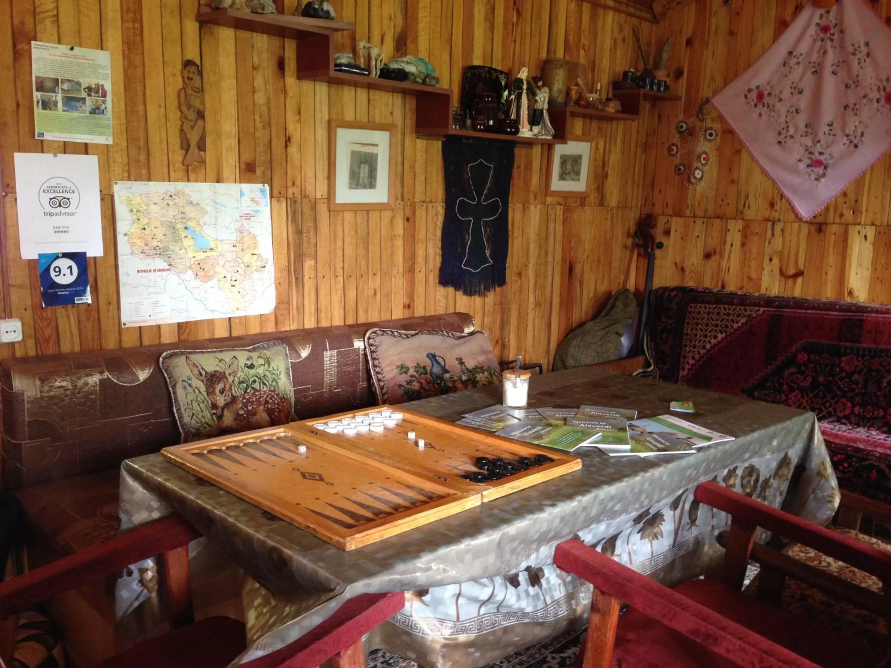 Communal lounge/ TV room, Seating Area in IRIS B&B in DEBED CANYON