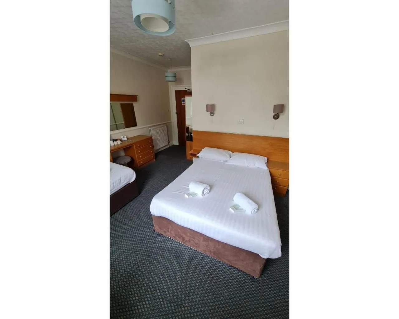 Bedroom, Bed in Diamond Hotel