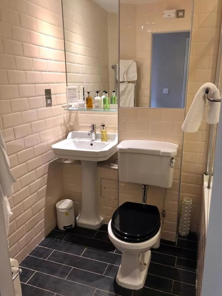 Castle Hotel & Apartments