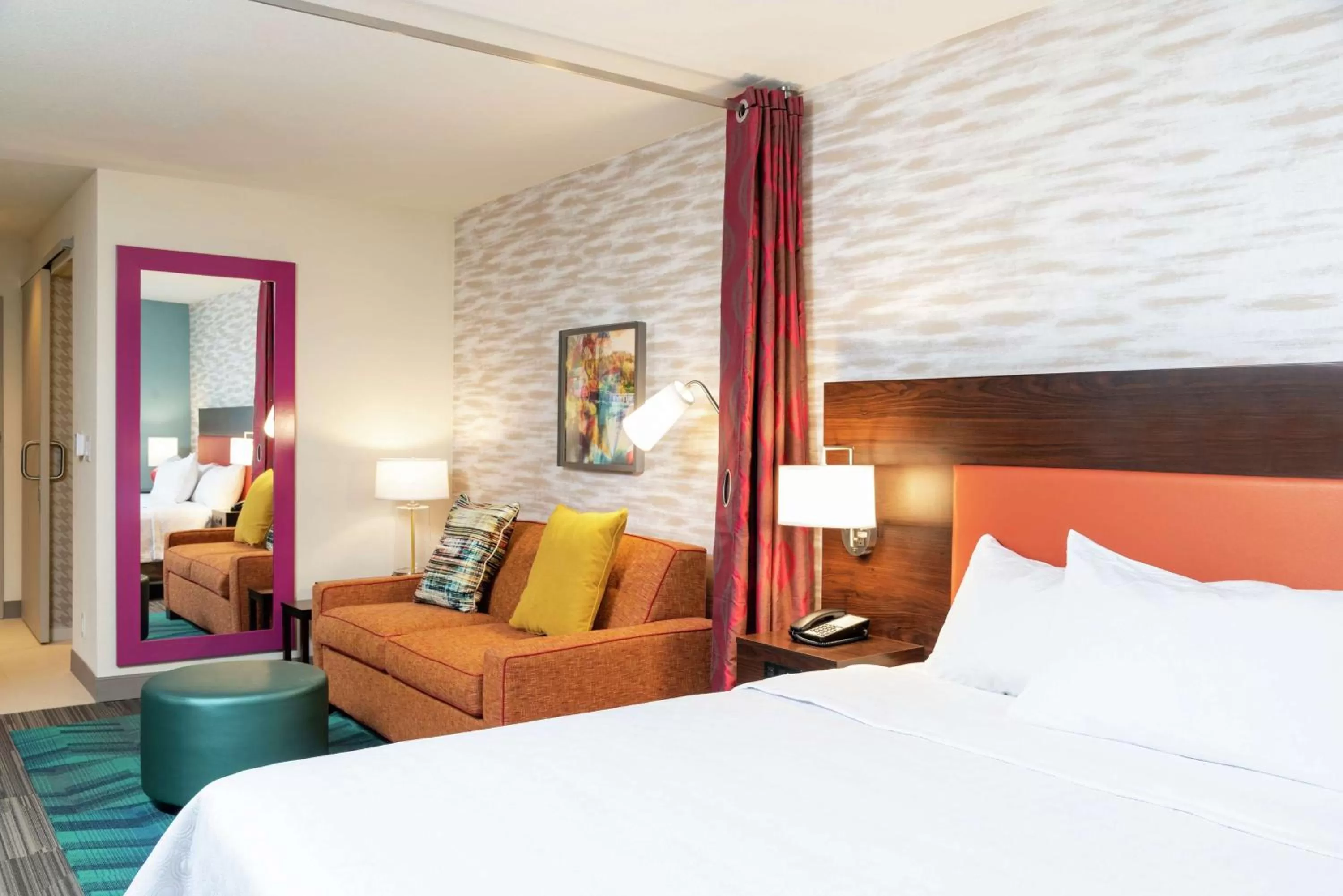 Living room, Bed in Home2 Suites By Hilton Appleton, Wi