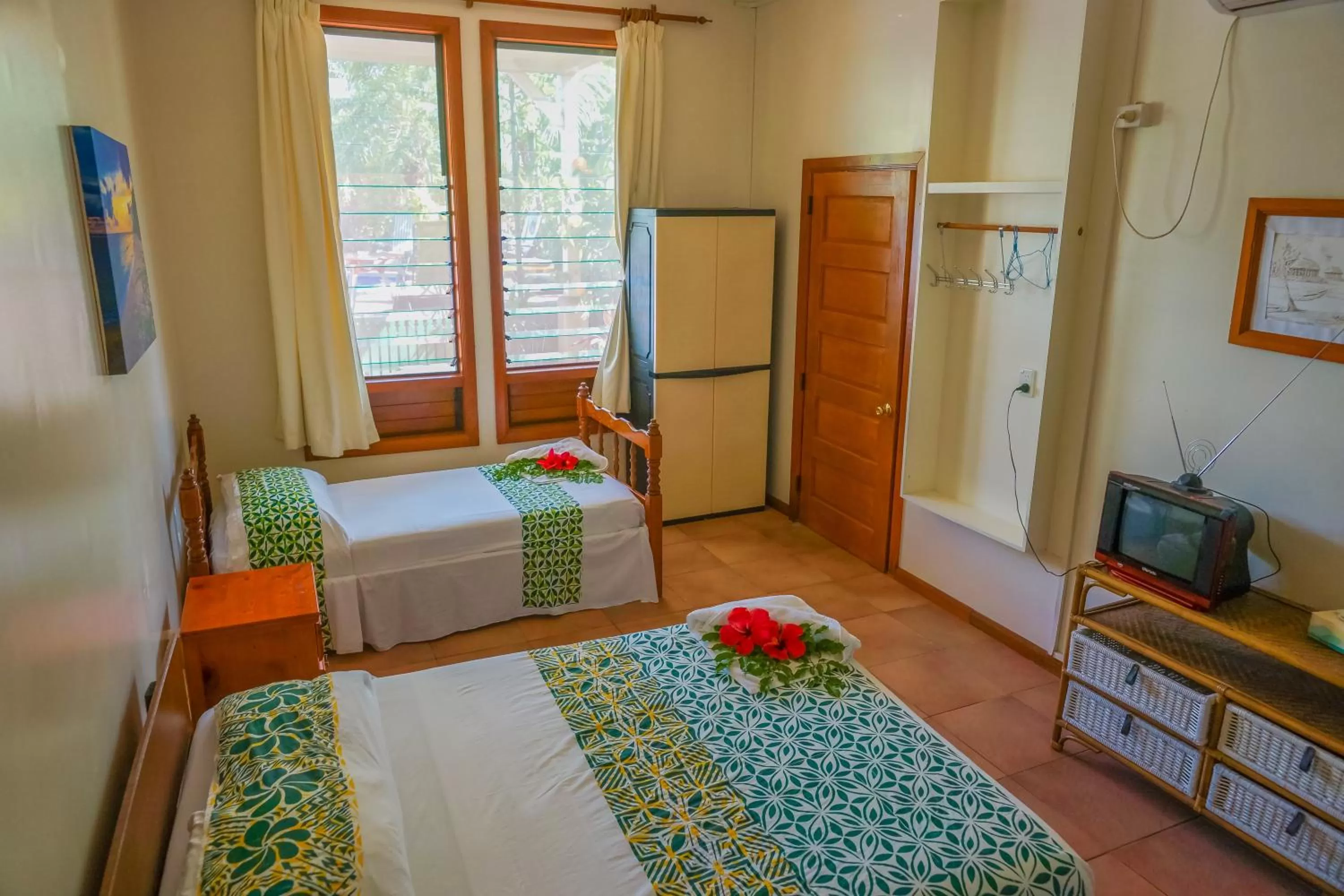 Photo of the whole room, Bed in Lynn's Getaway Hotel