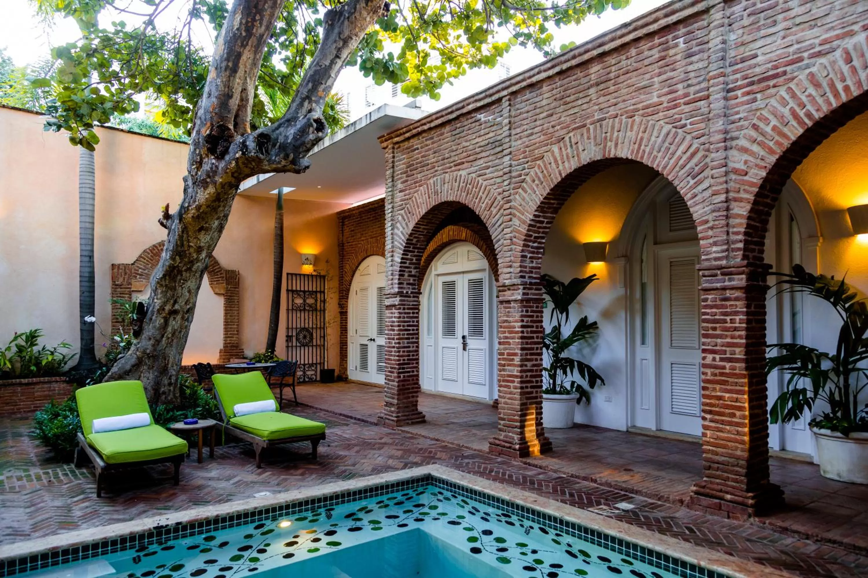 Patio in Casas del XVI