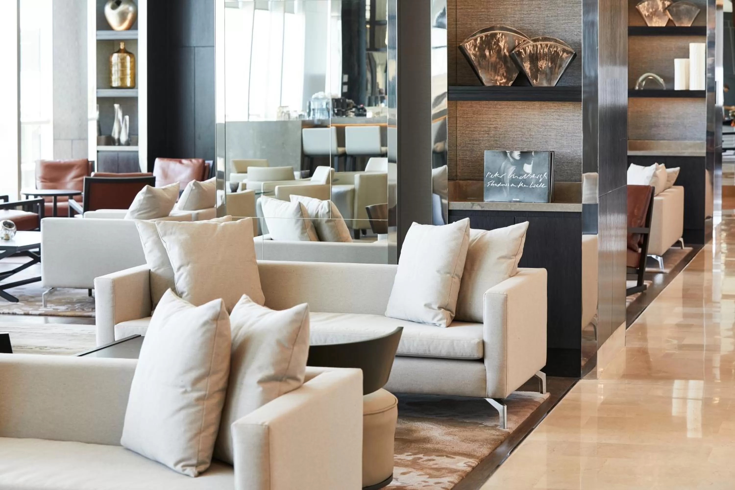 Living room in AC Hotel by Marriott Santiago Cenco Costanera