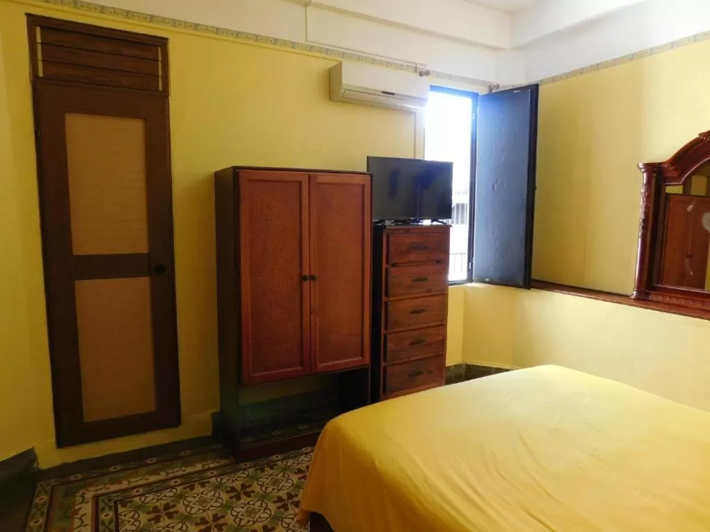 Bed, TV/Entertainment Center in Residencial La Fonte