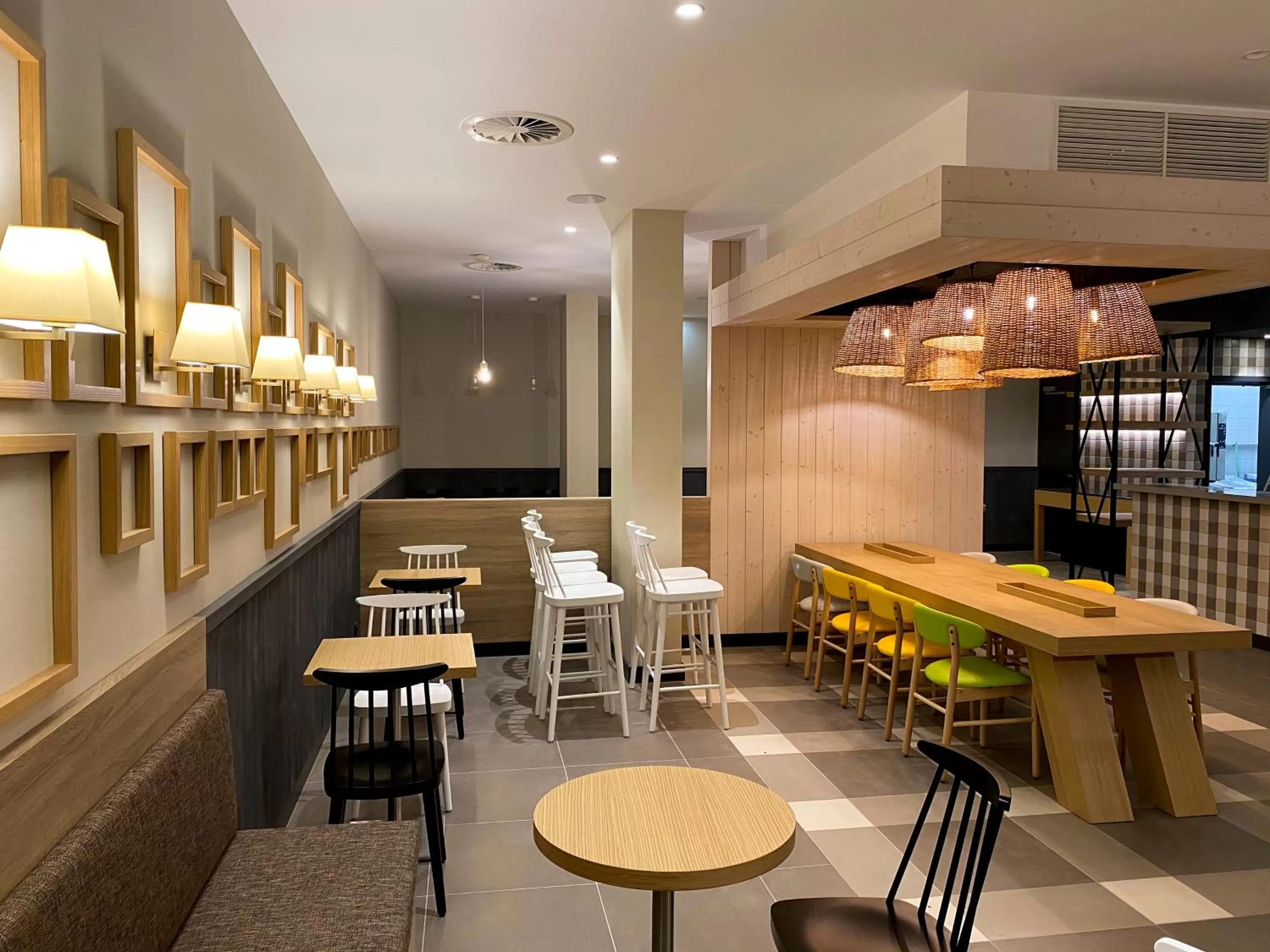 Lounge or bar in Campanile Caldas da Rainha