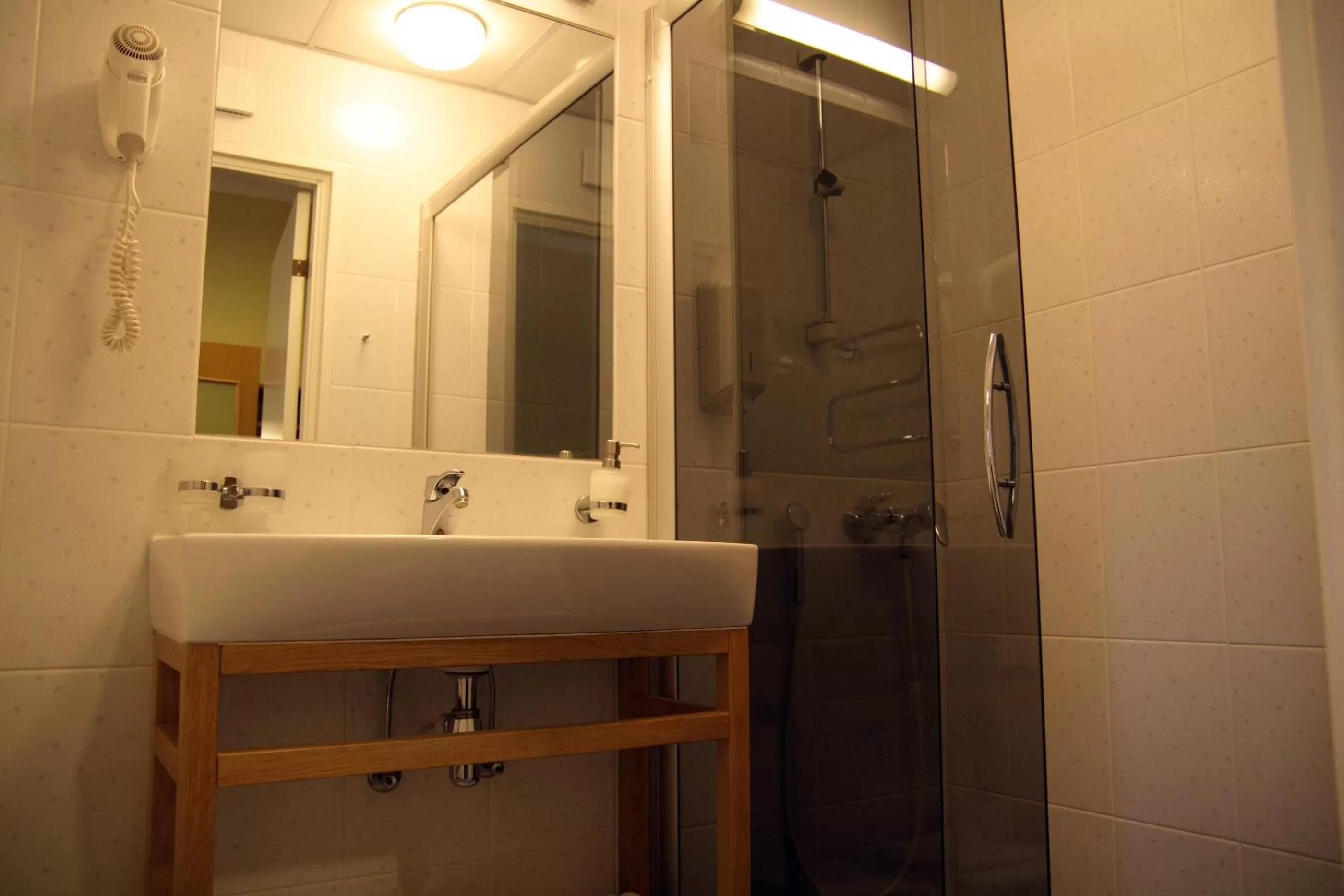 Bathroom in Barclay Hotel