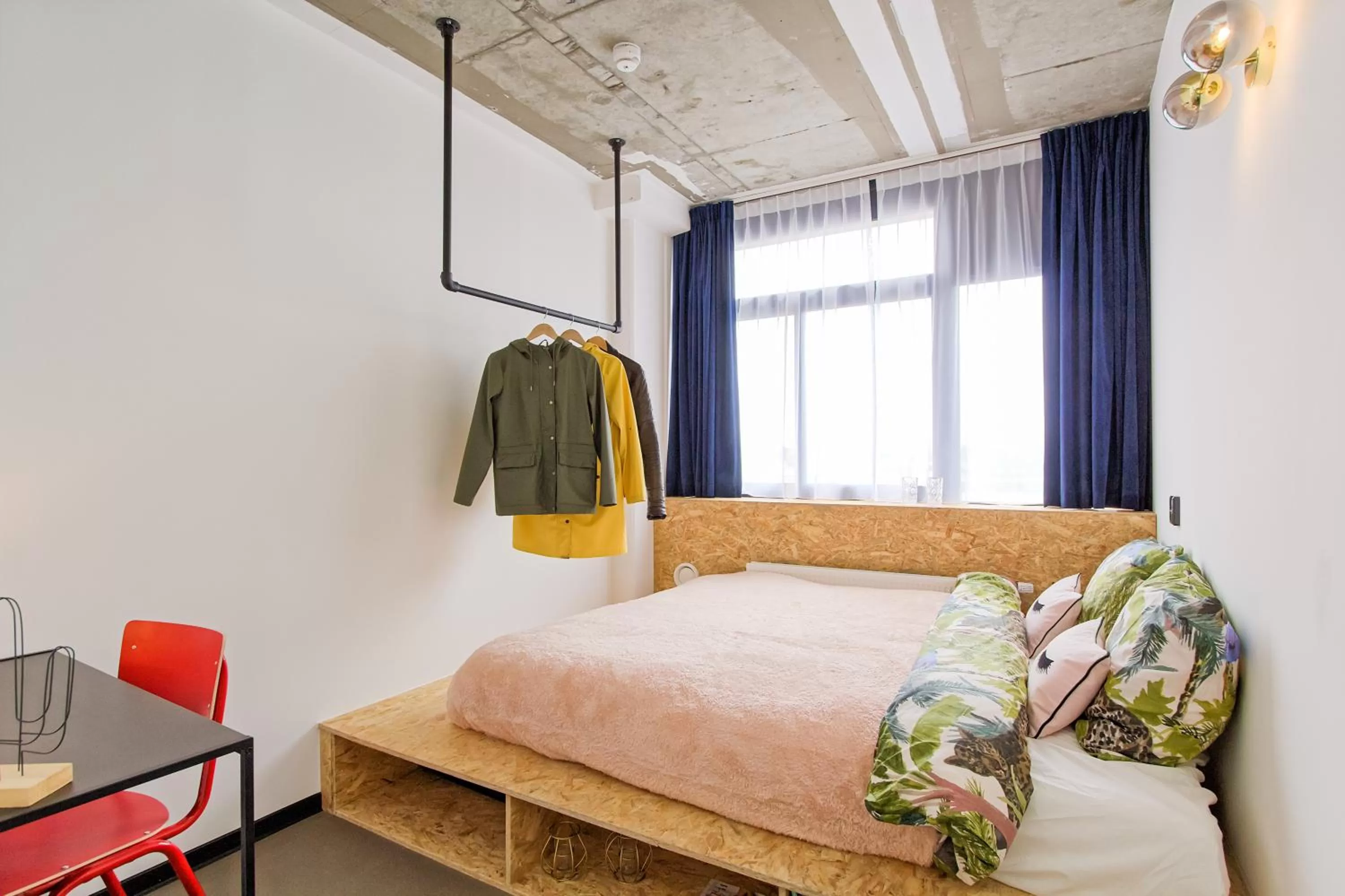 Budget Double Room in Urban Hotel The Golden Stork