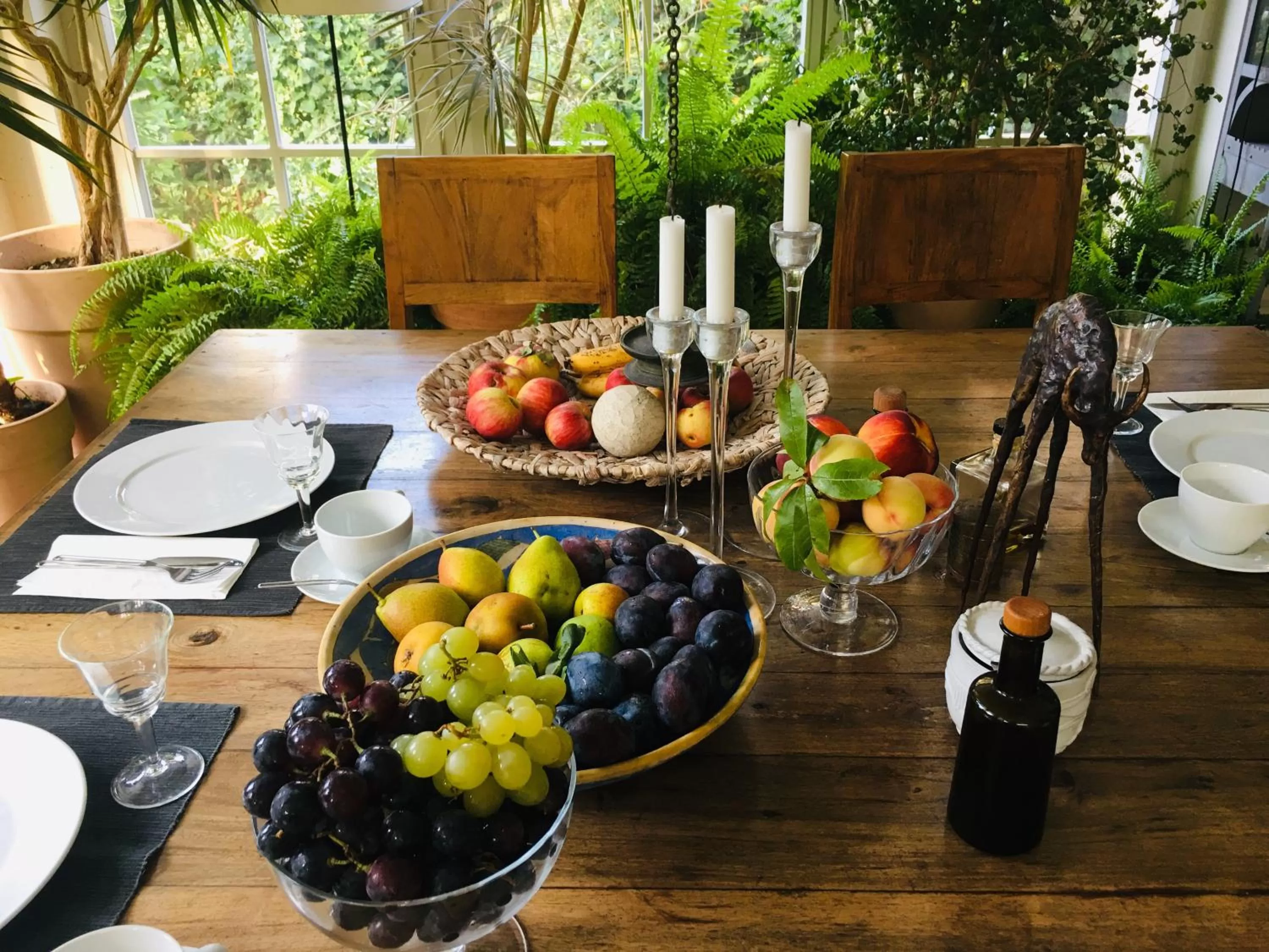 Food and drinks in Embassy Row BnB