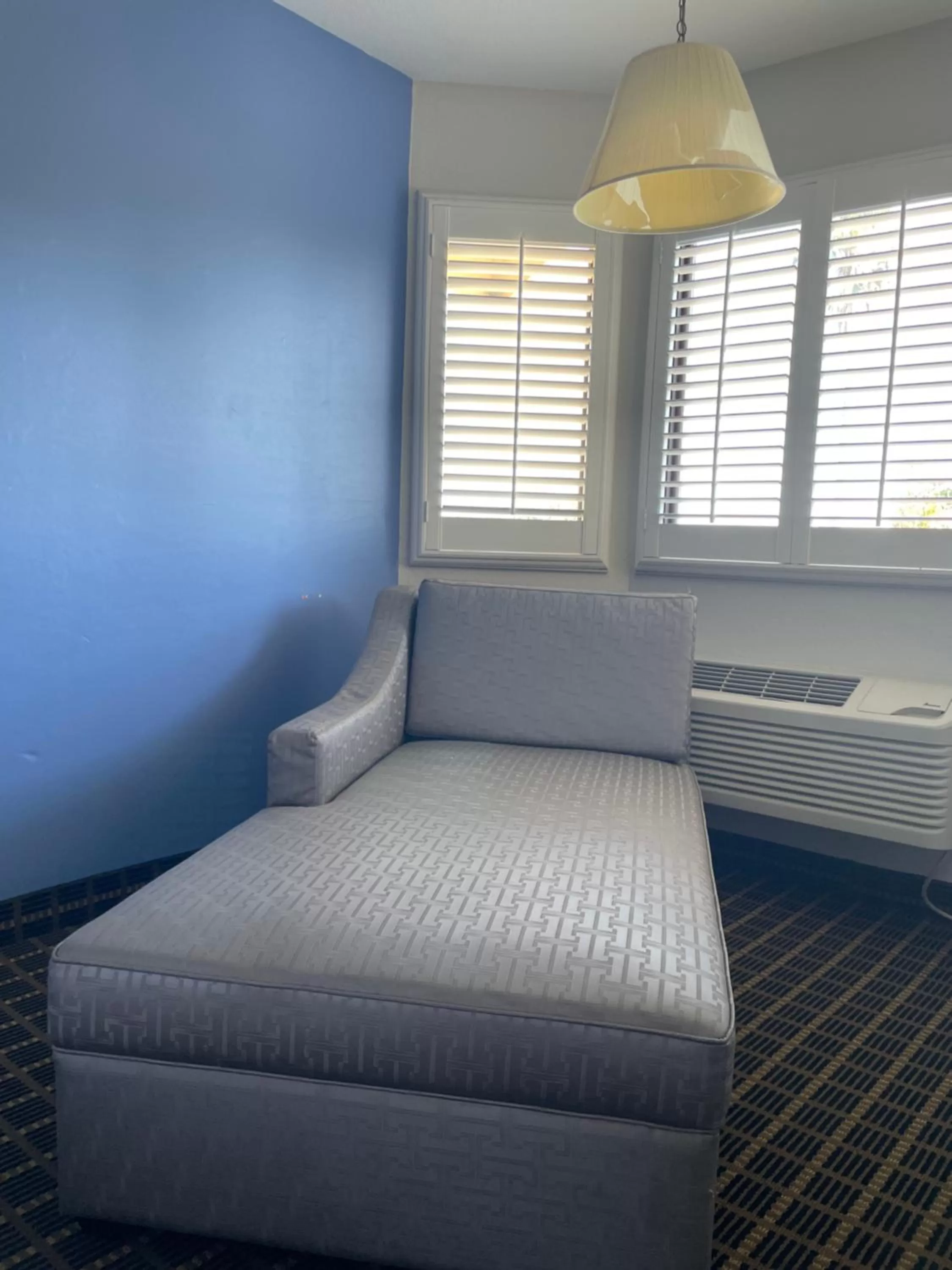 Seating area, Bed in Hotel Solares