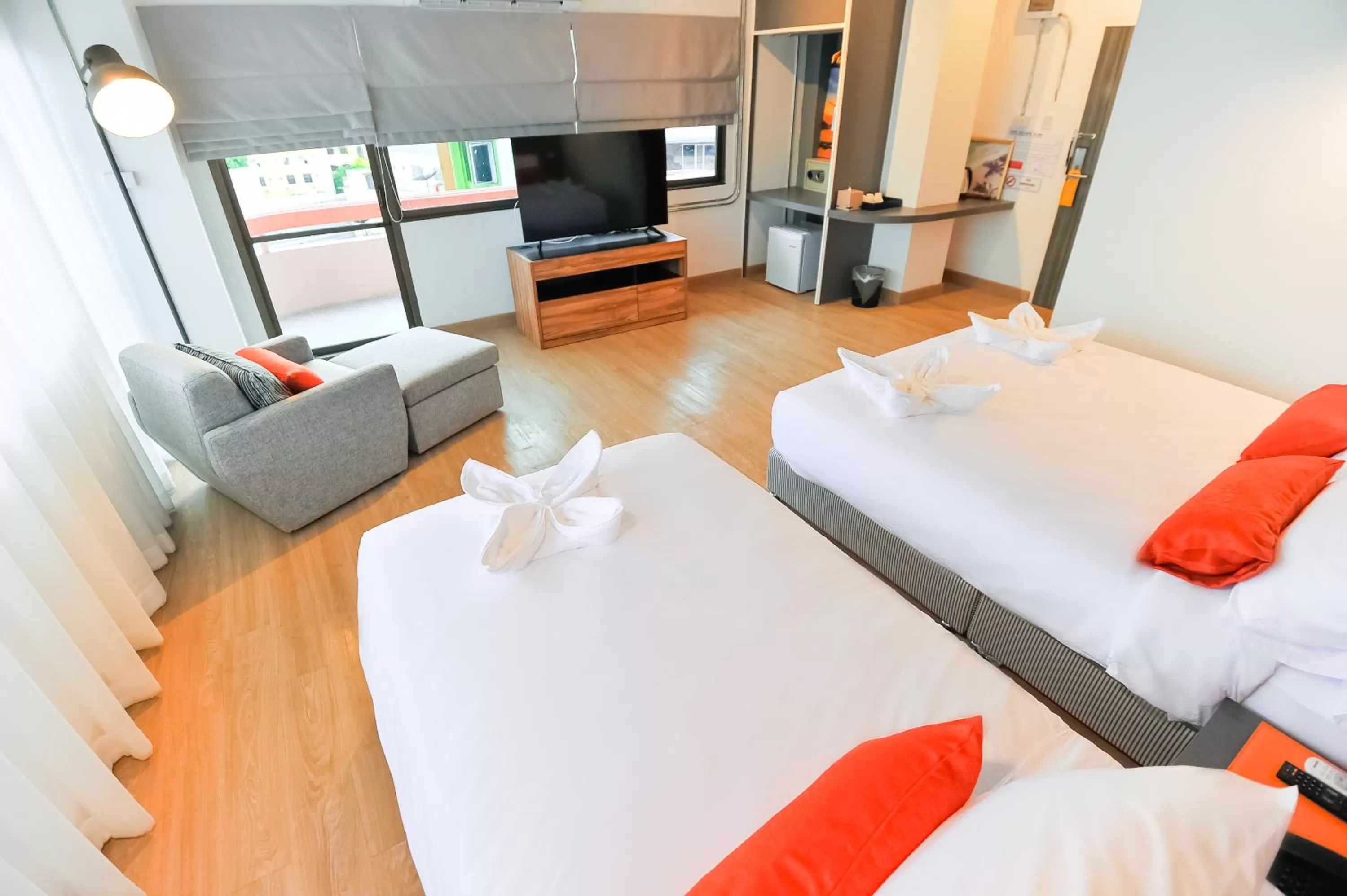 TV and multimedia, Bed in 7 Stays Pattaya Hotel
