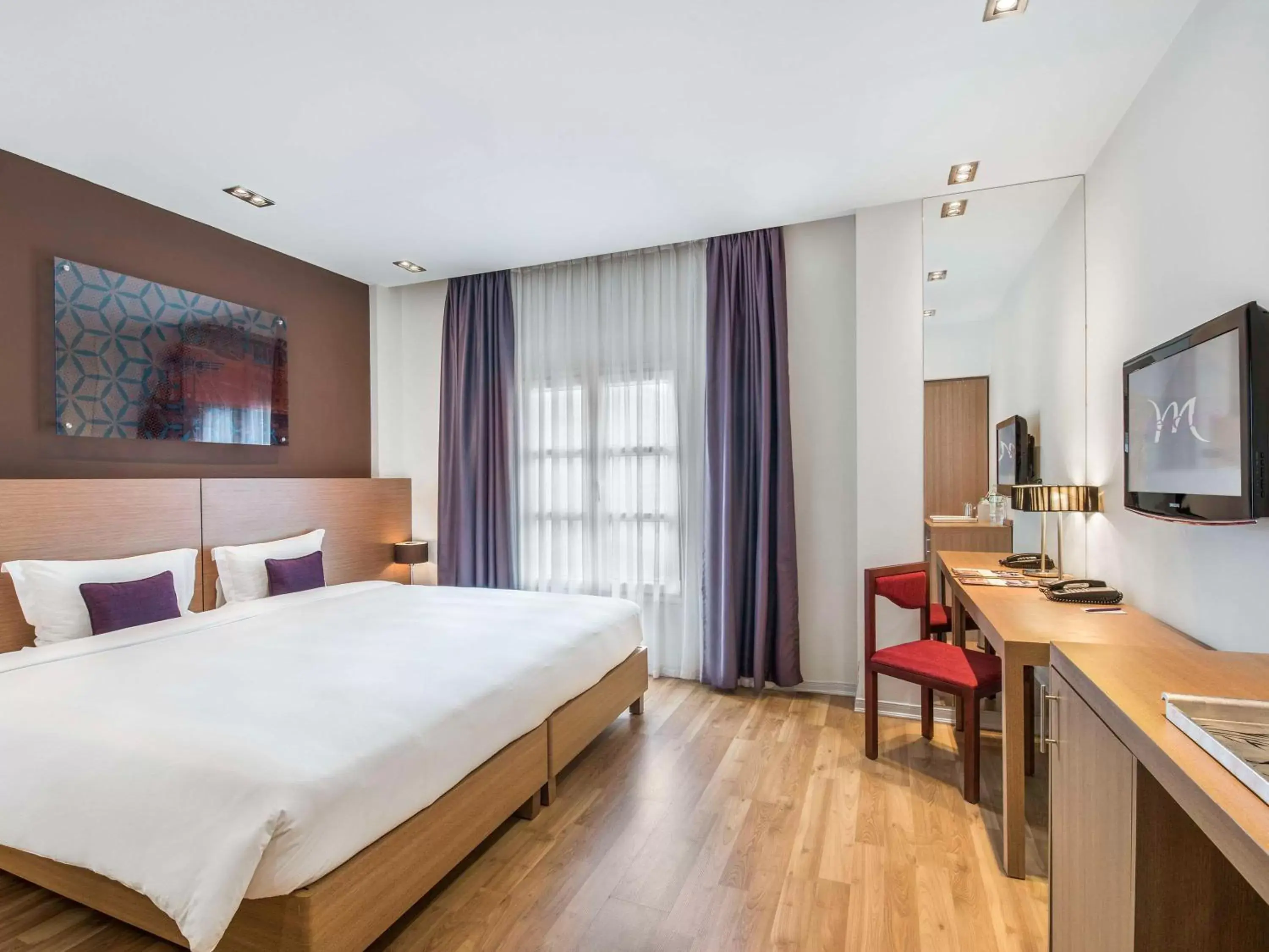 Classic Superior Double Room with City View in Mercure Hanoi La Gare Hotel Classic Superior Double Room with City View in Mercure Hanoi La Gare Hotel