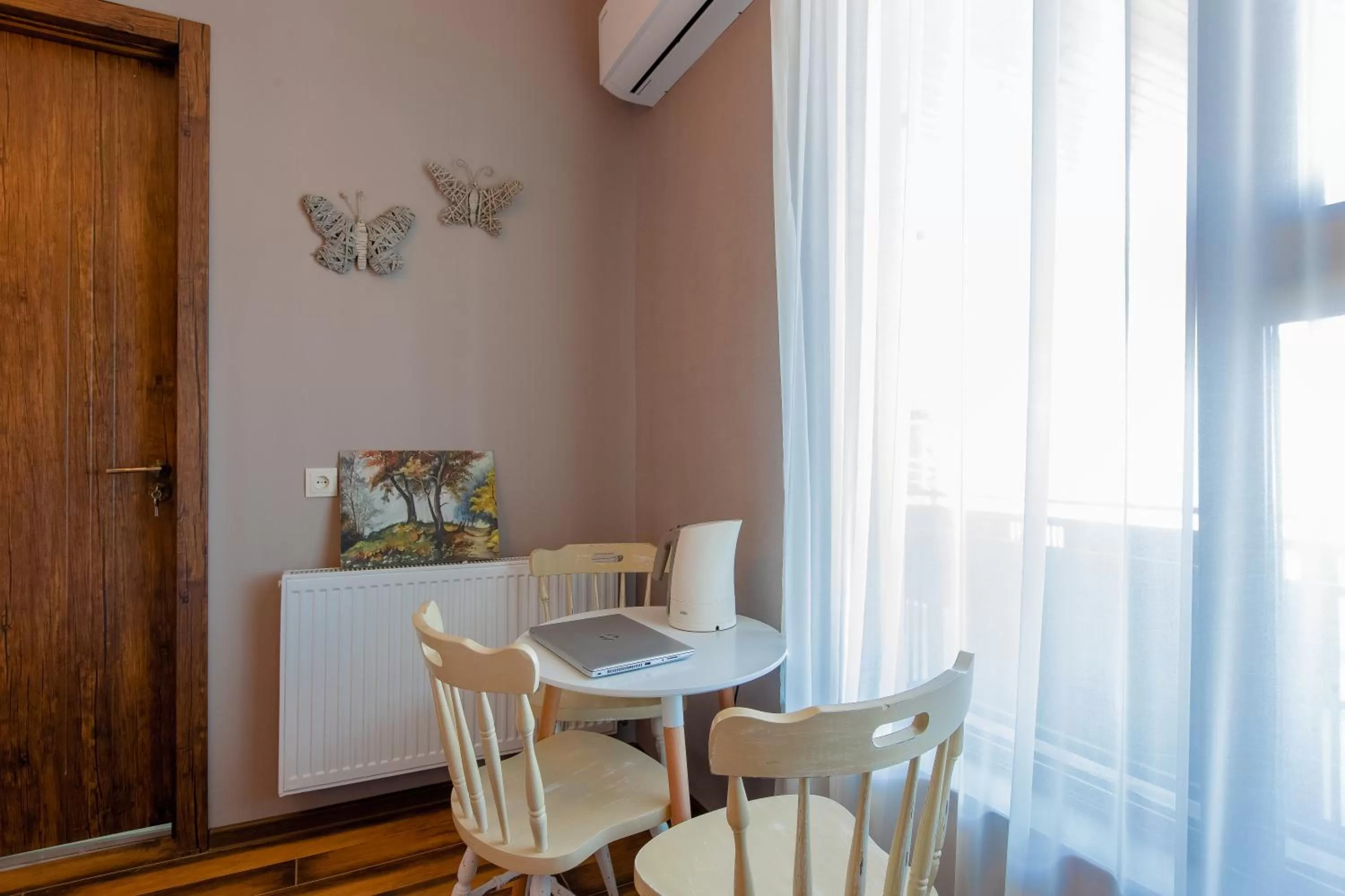 Bedroom, Dining Area in 4 Rooms