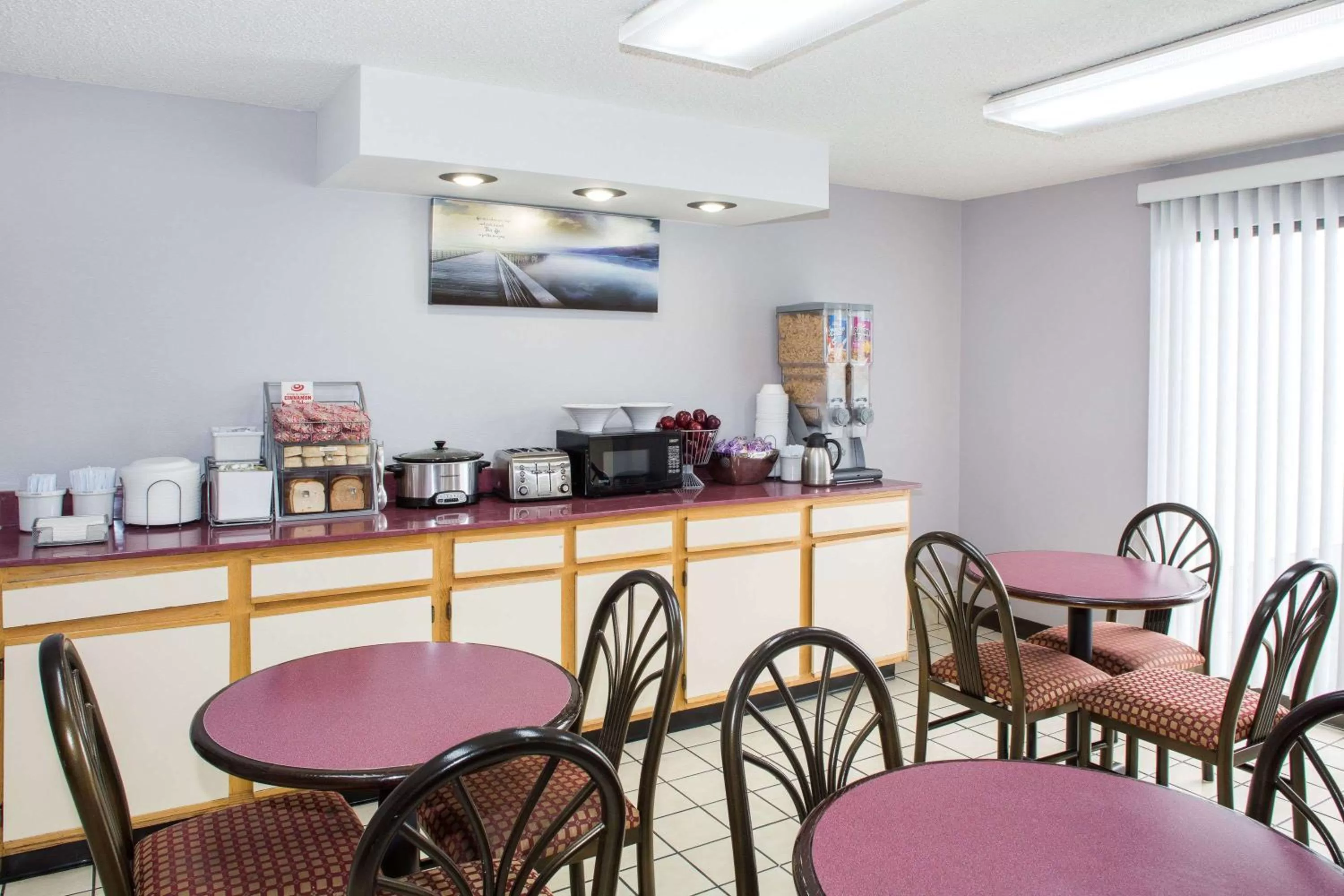 Restaurant/places to eat in Super 8 by Wyndham Springdale AR