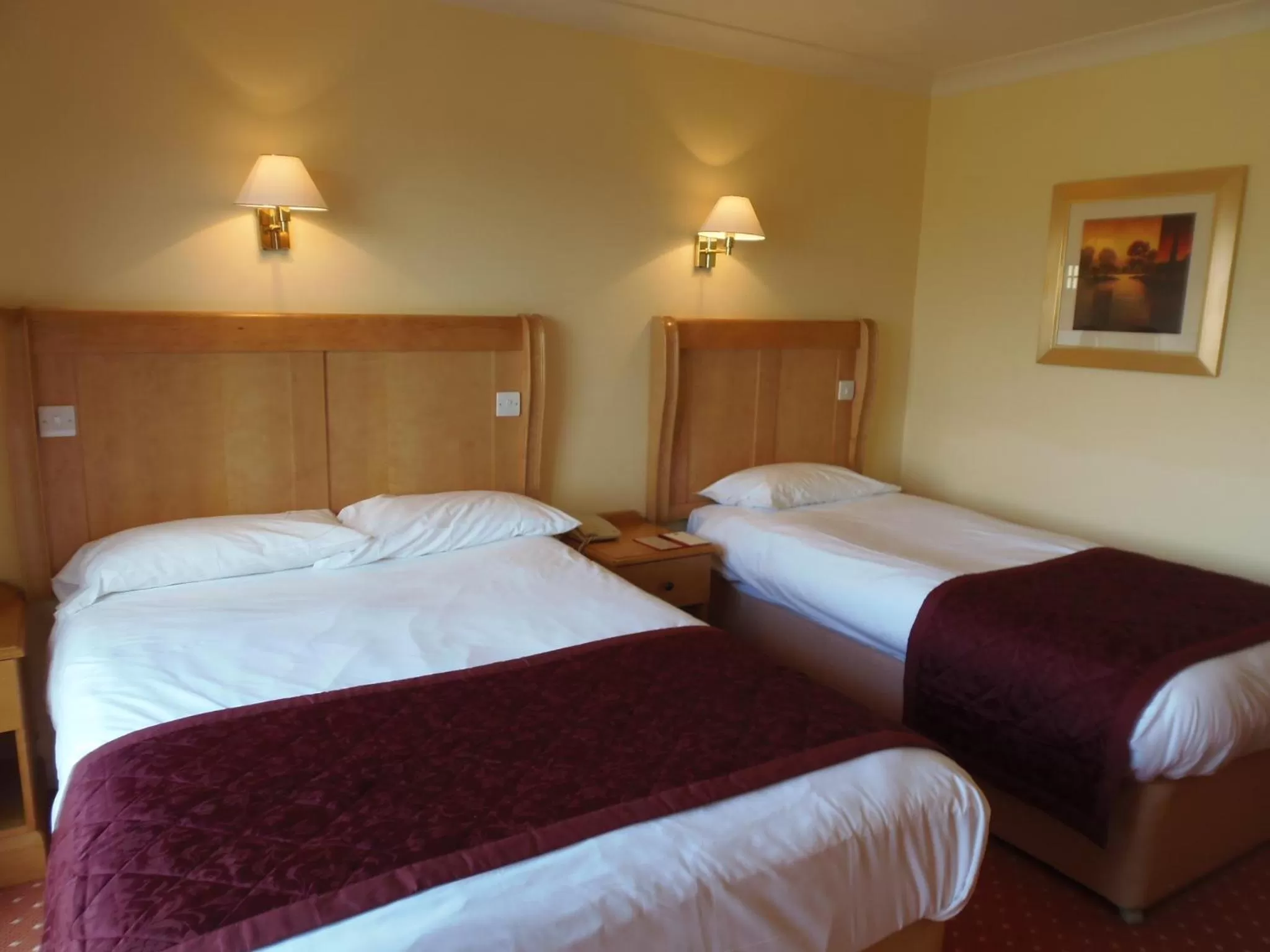 Bed in Lakeside International Hotel