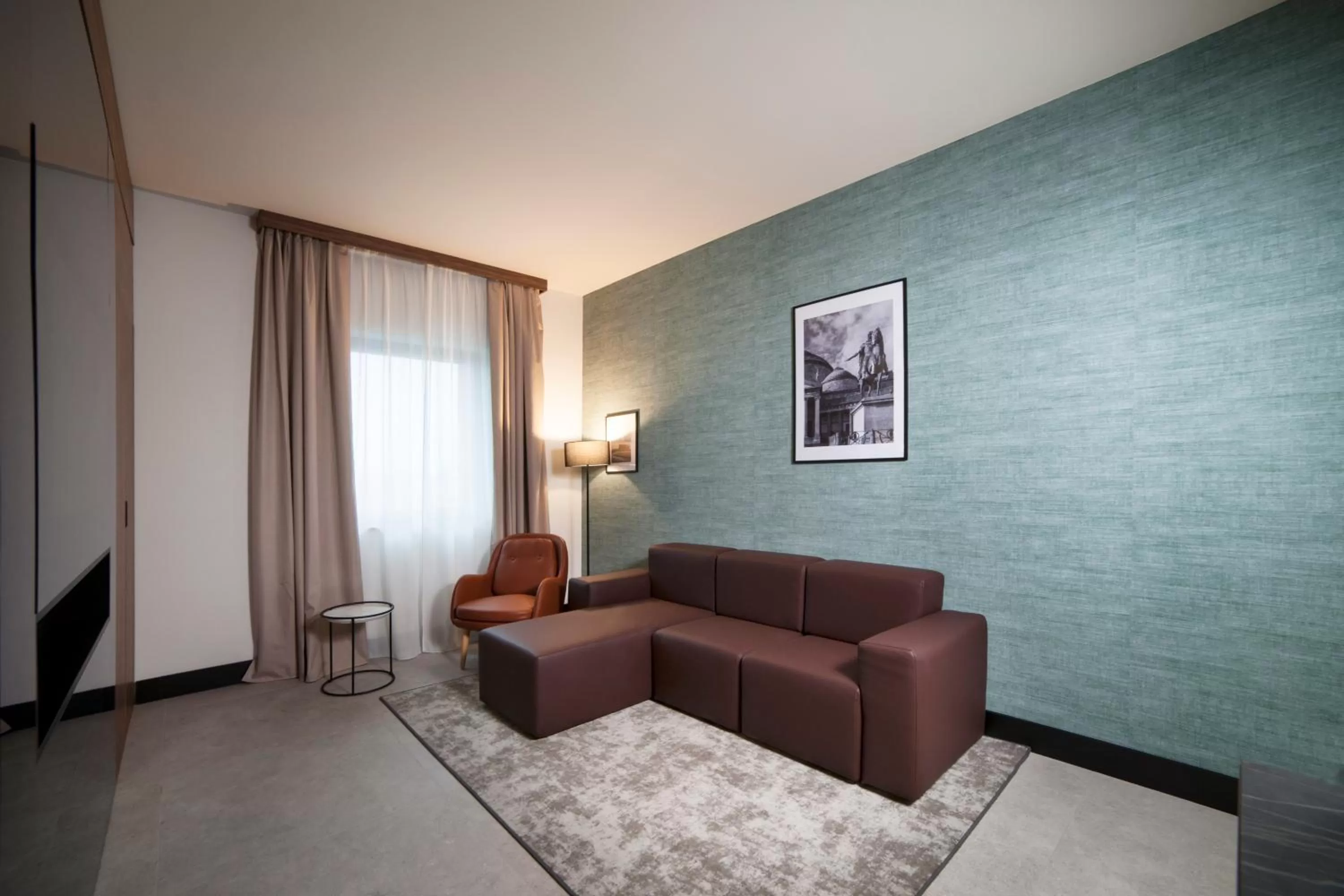 Living room in Radisson Hotel Nola Naples