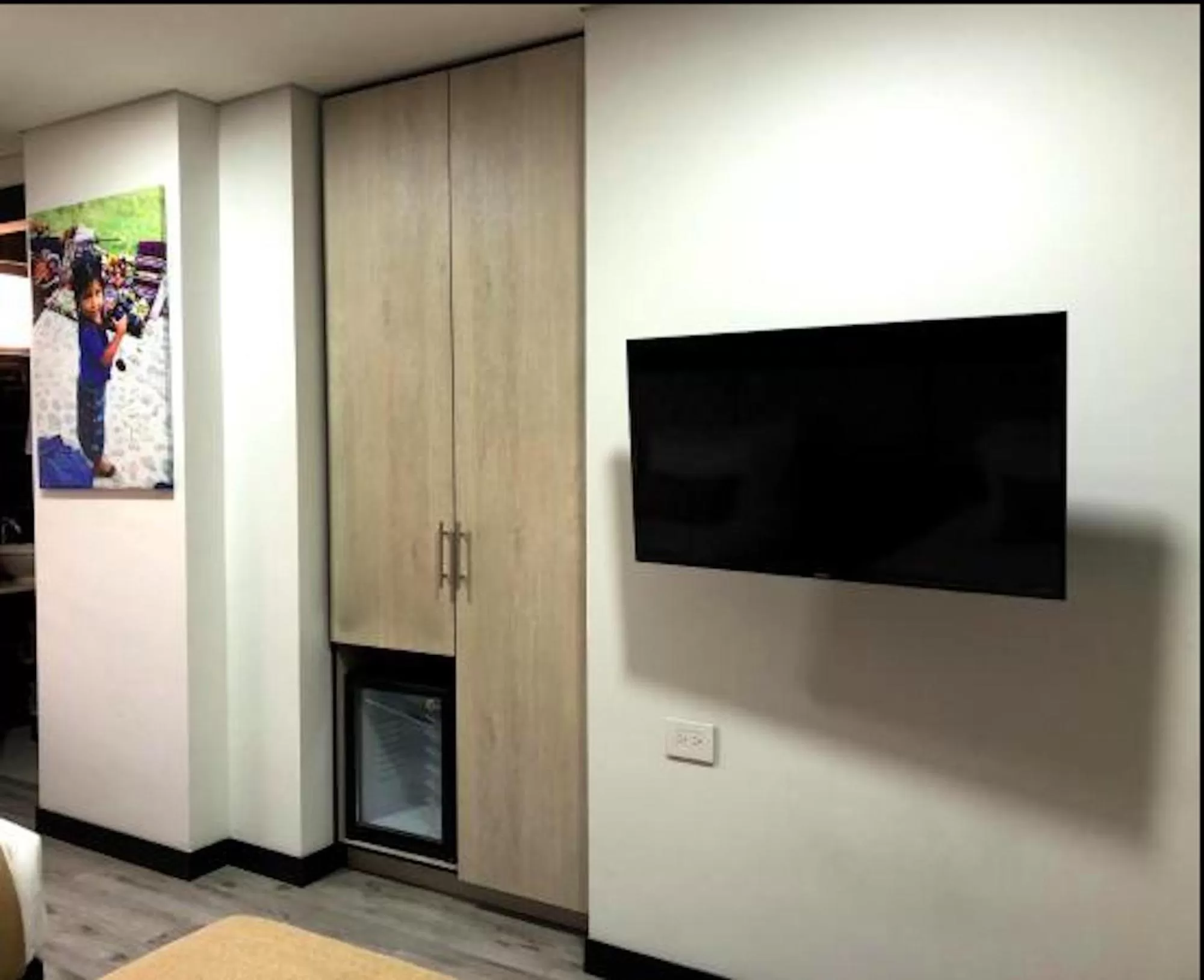 Communal lounge/ TV room in Hotel American Visa Tower