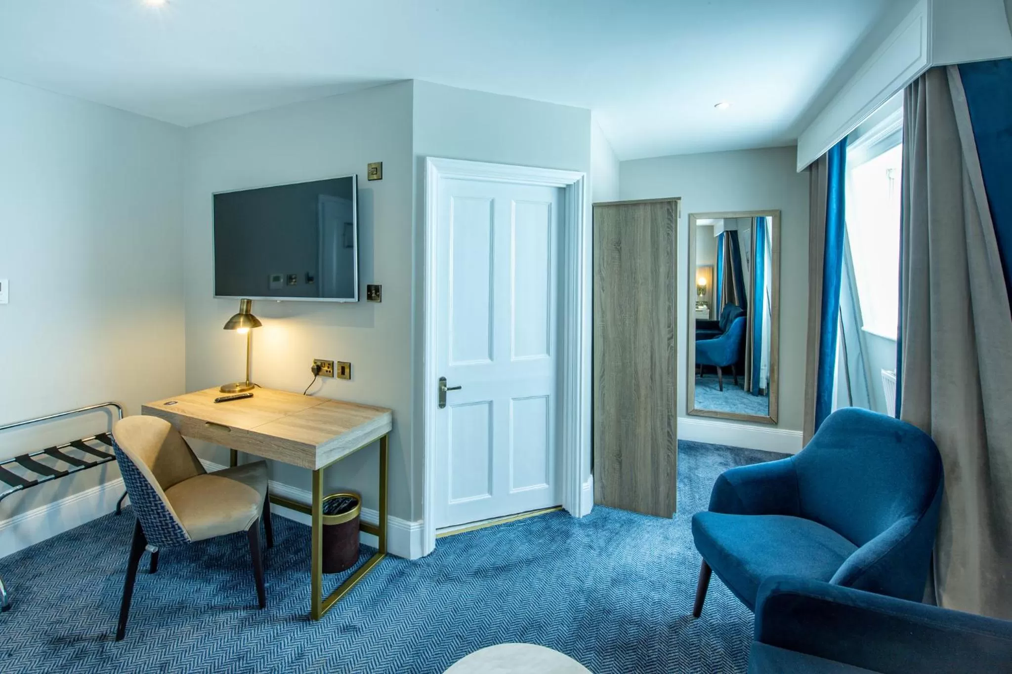 Seating area in Dover Marina Hotel & Spa, Tapestry Collection by Hilton