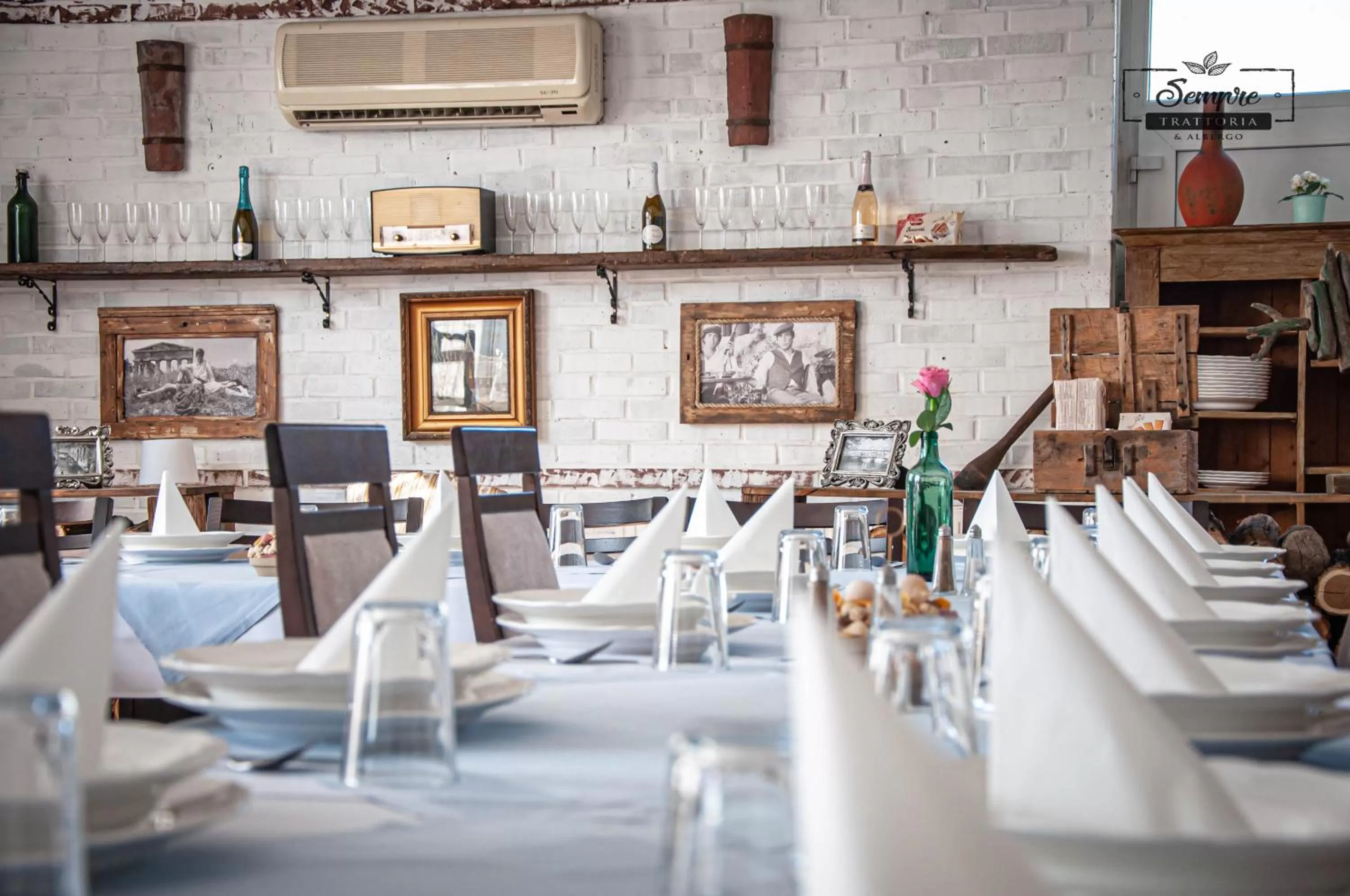 Restaurant/Places to Eat in Sempre Étterem És Panzió