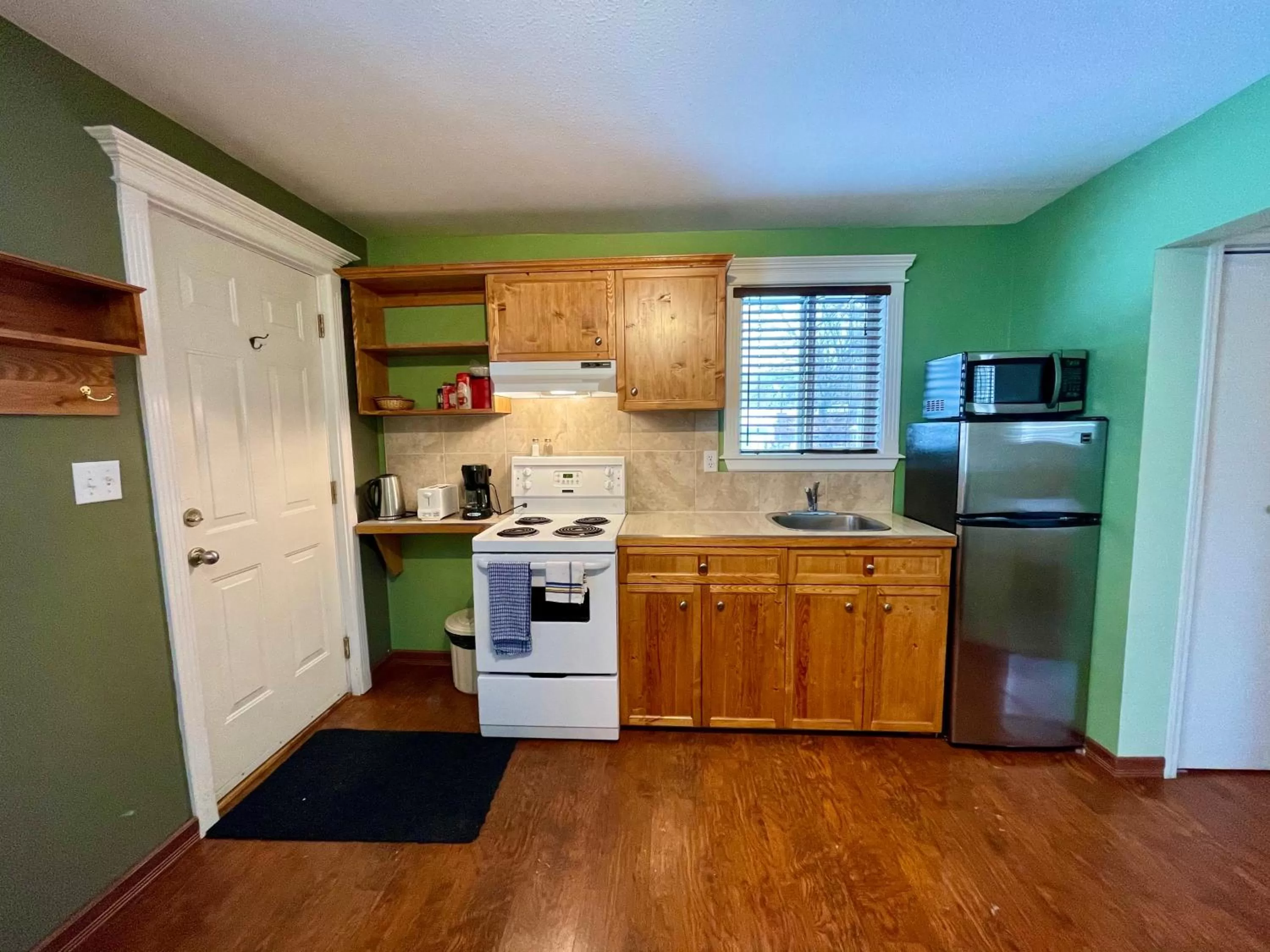 Kitchen or kitchenette in Brookside Motel