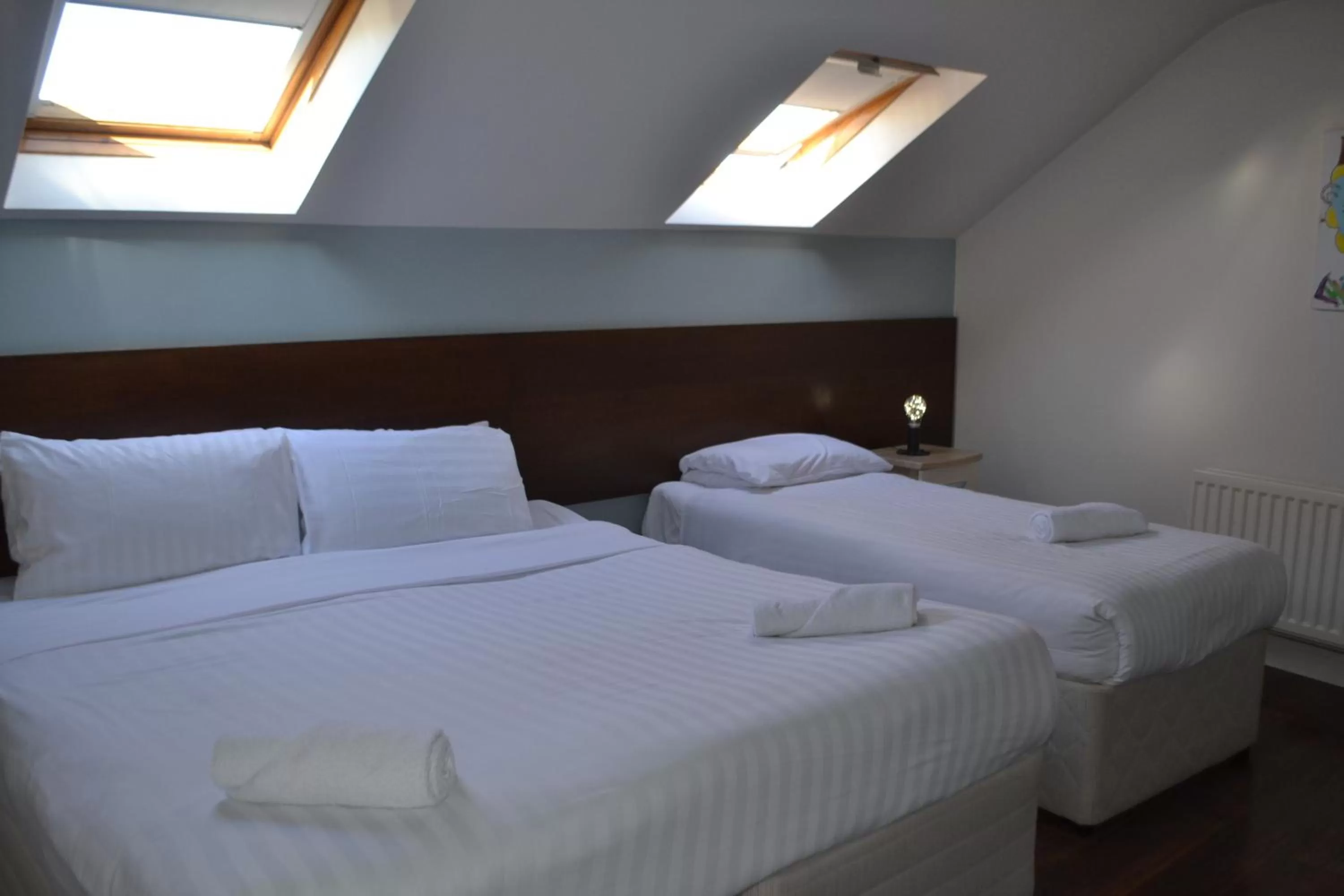 Bedroom, Bed in Walsh's Hotel and Apartments