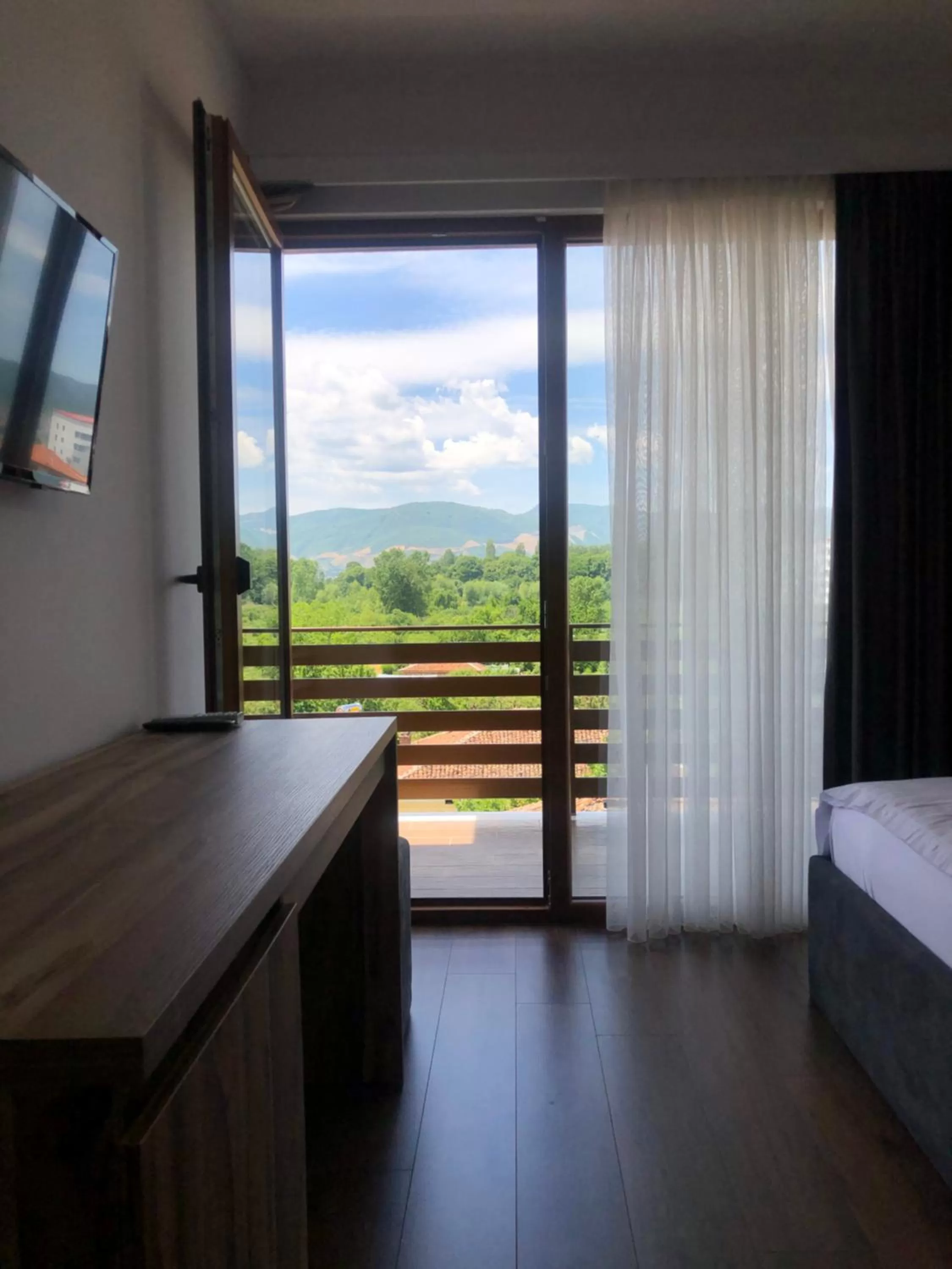 Balcony/Terrace, Bed in Grand Hotel Pogradec