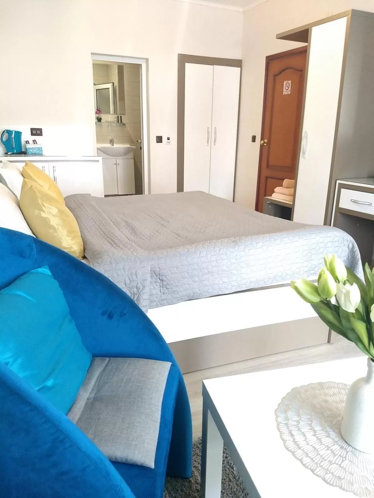 View (from property/room), Bed in White Rose Family Guest House