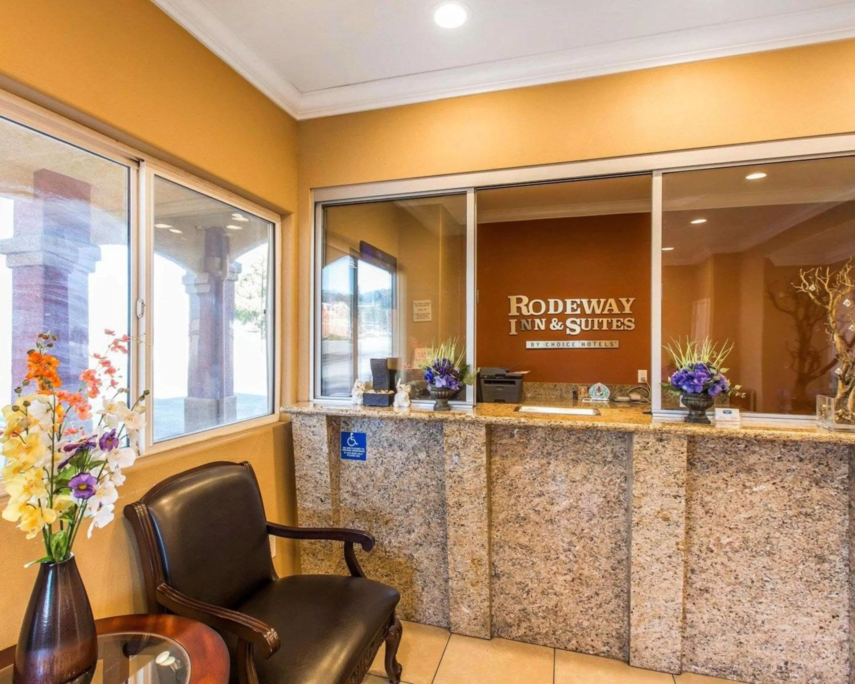 Lobby or reception in Rodeway Inn & Suites Corona