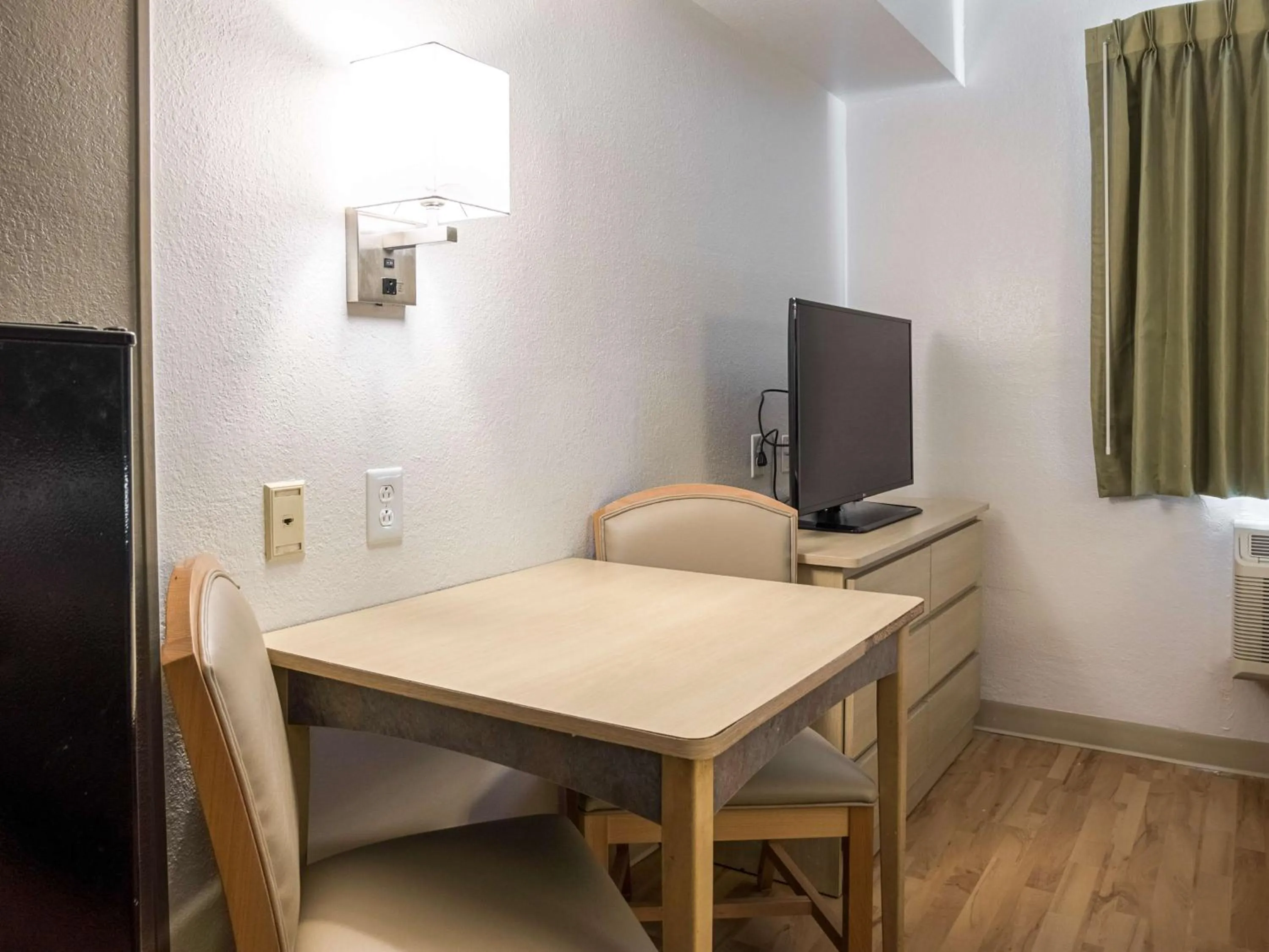 TV and multimedia in Studio 6-Miamisburg, OH - Dayton