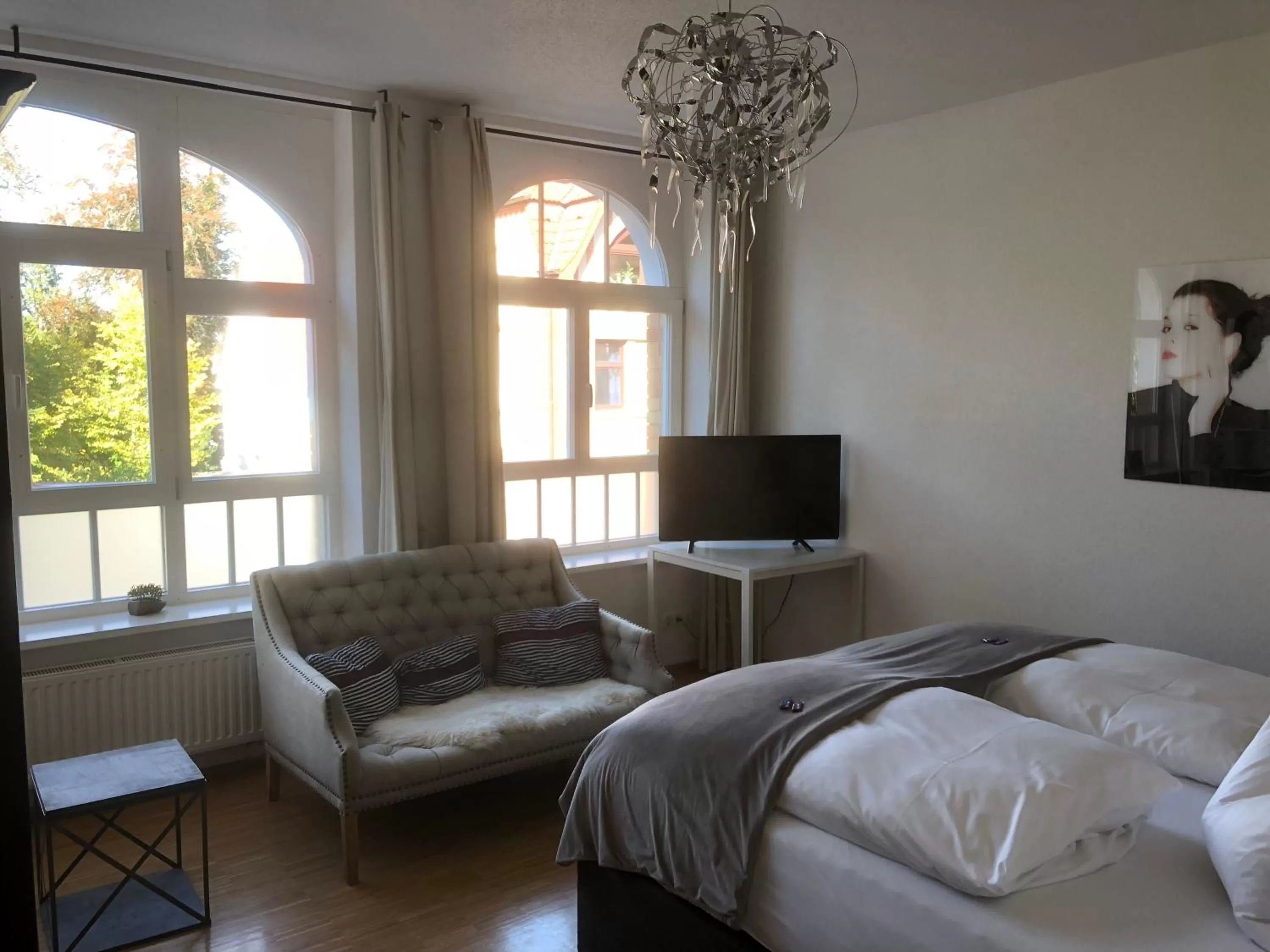 Photo of the whole room, Bed in KunstWerk B