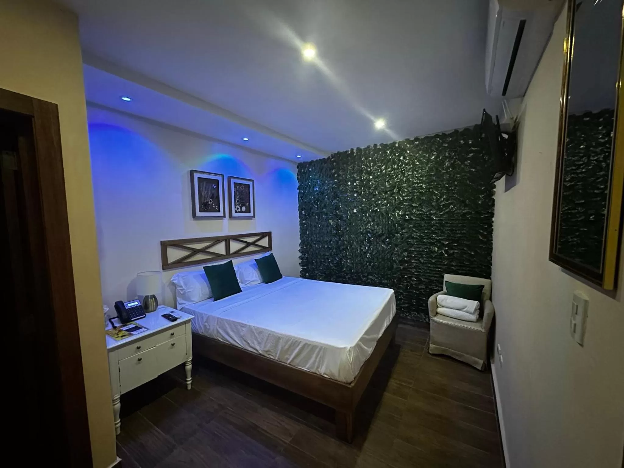 Bed in Hotel Monarca