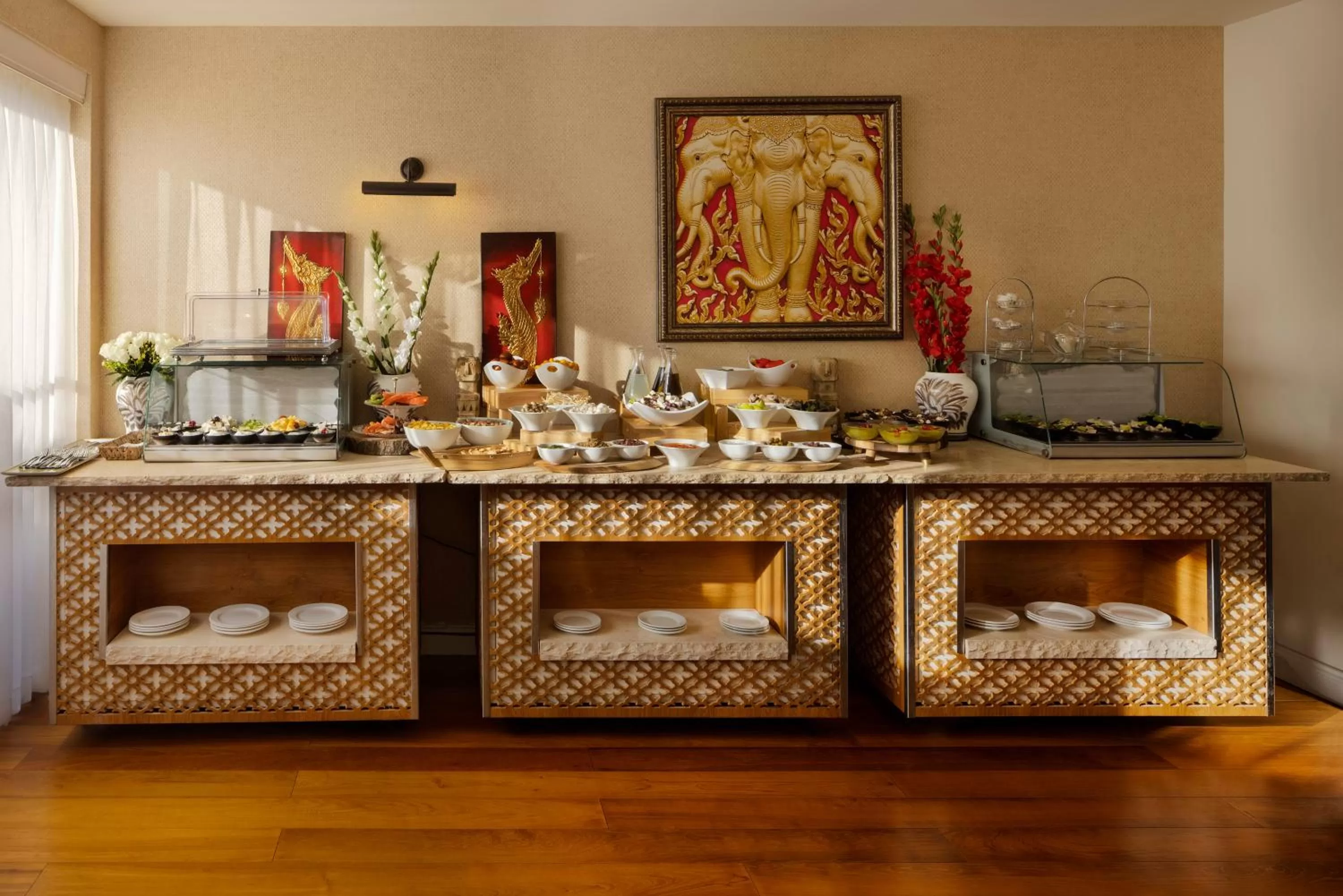 Lounge or bar in Herbert Samuel Royal Shangri-La Eilat