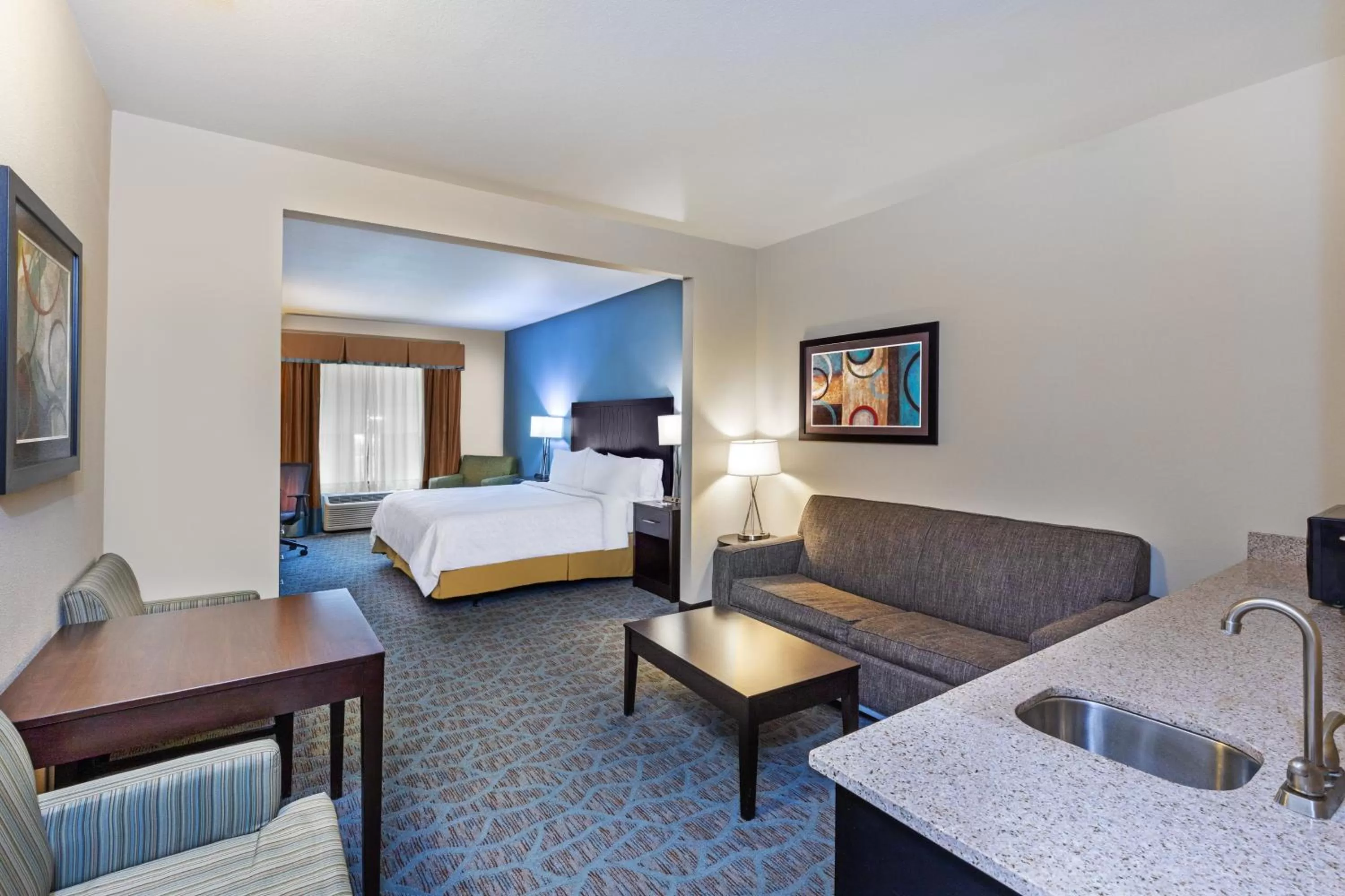 Photo of the whole room, Bed in Holiday Inn Express Hotel & Suites Floresville by IHG