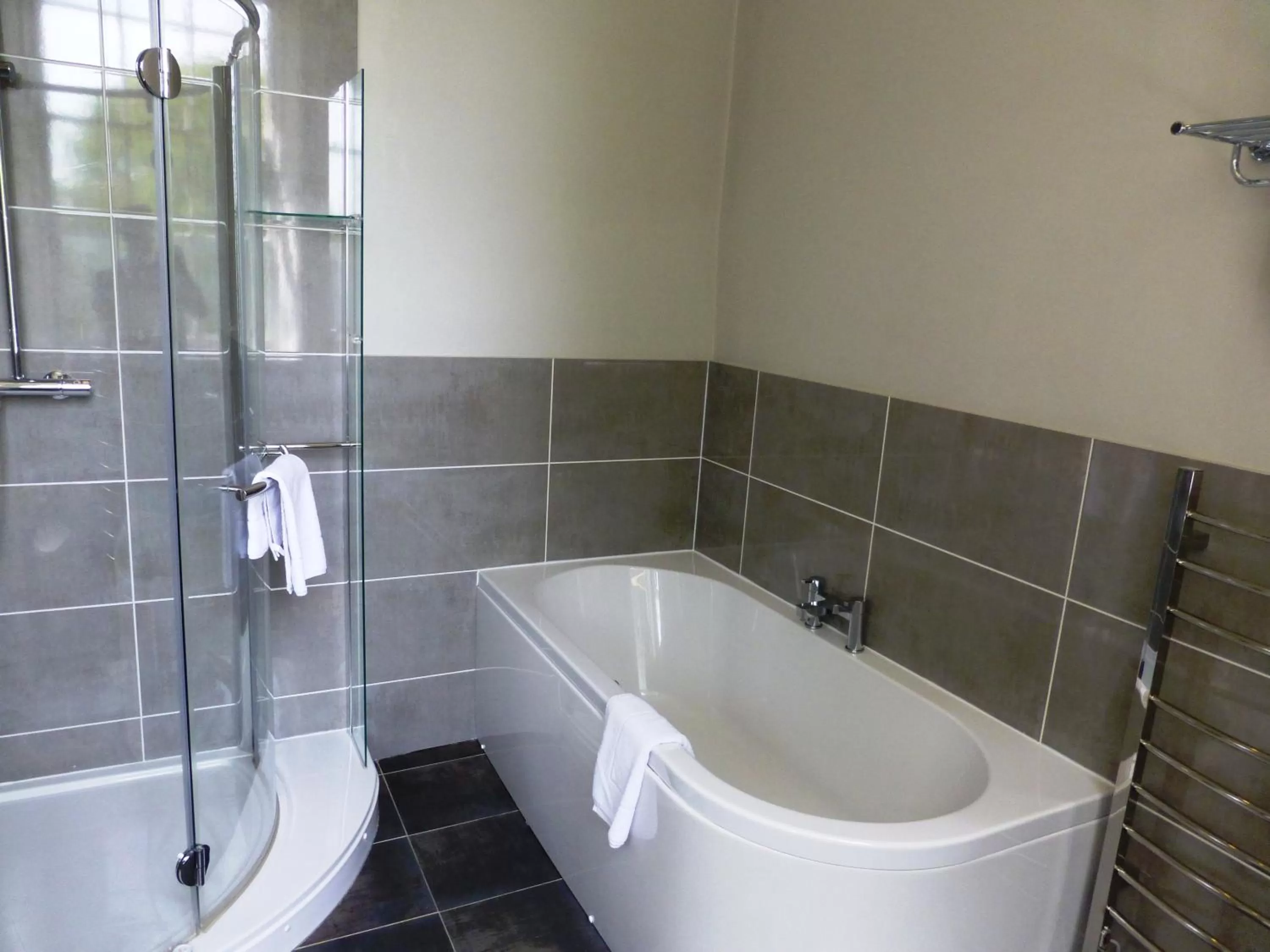 Bathroom in The Riverside House Hotel