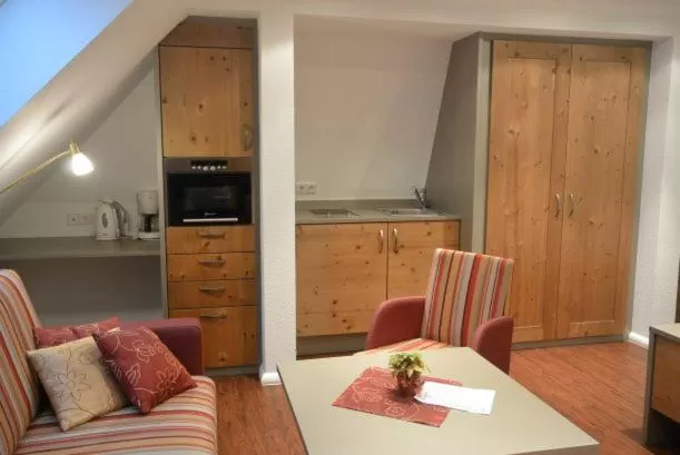 Kitchen or kitchenette in Hotel Zum Löwen - Unteres Wirtshaus