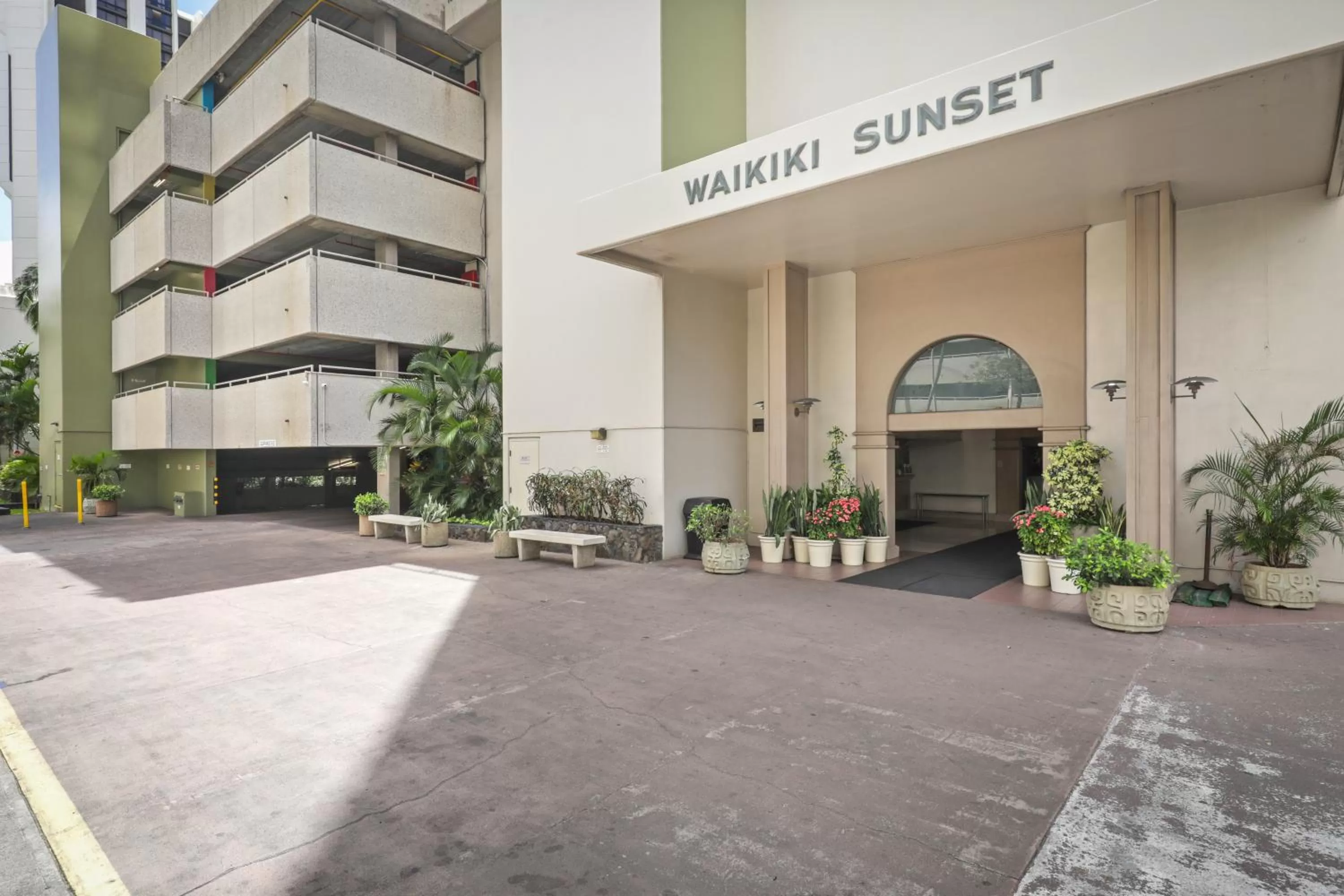 Facade/entrance in Aston Waikiki Sunset