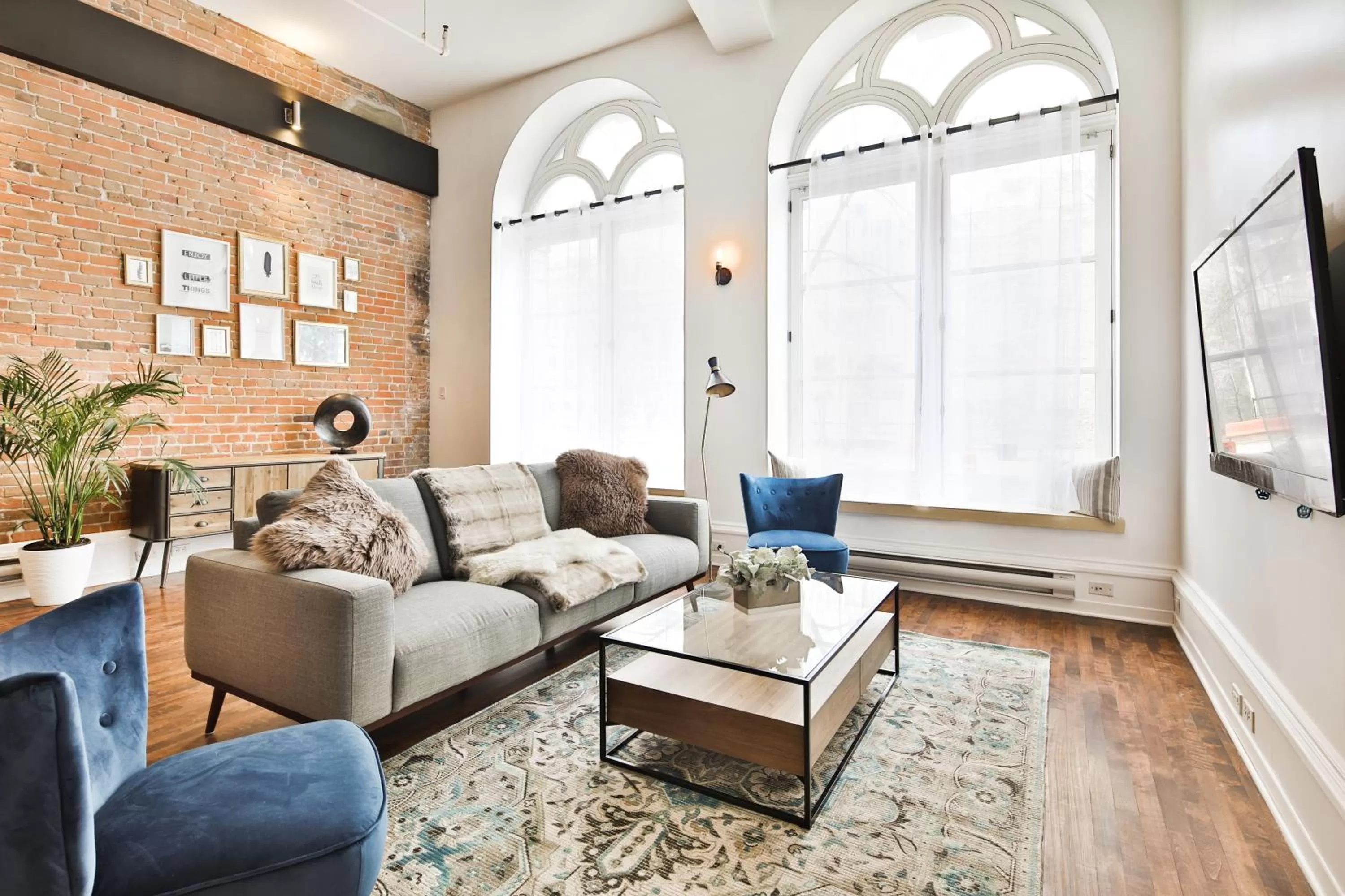 Apartment with Garden View in The Francois Xavier-Old Montreal