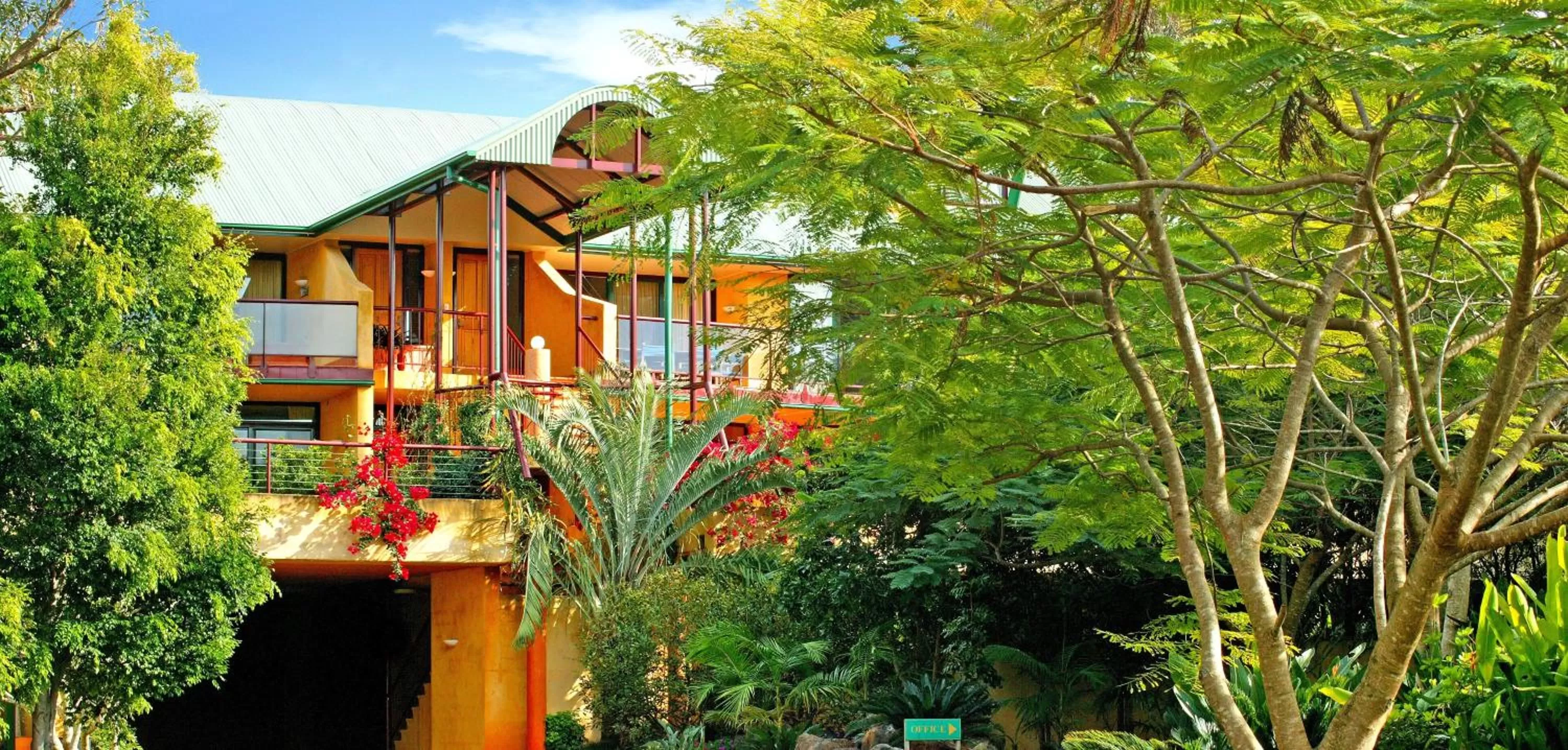 Facade/entrance in Byron Links Apartments