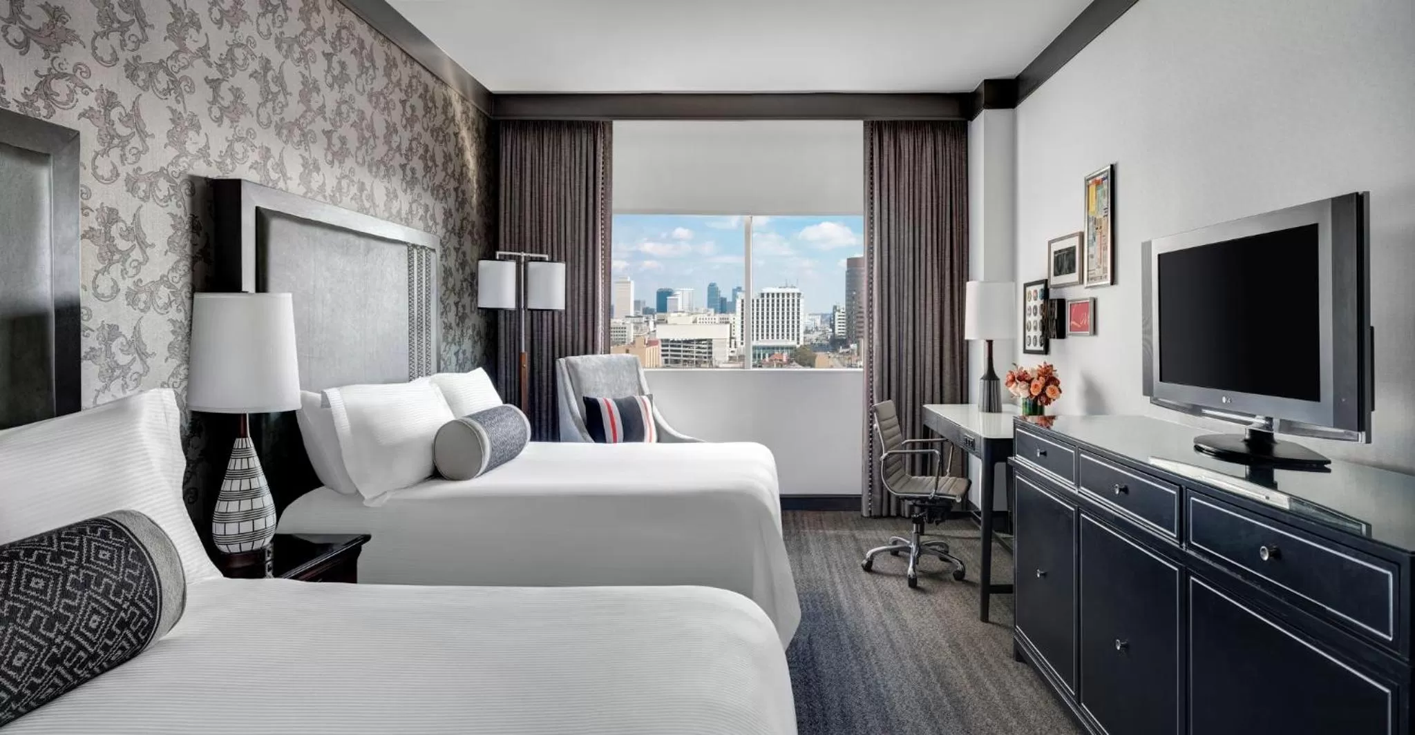 Photo of the whole room, Bed in Loews Nashville Hotel at Vanderbilt Plaza