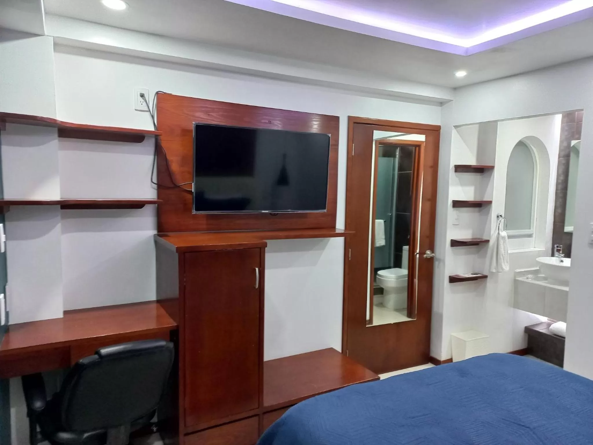 Photo of the whole room, Bed in La Aurora Hotel Like Home