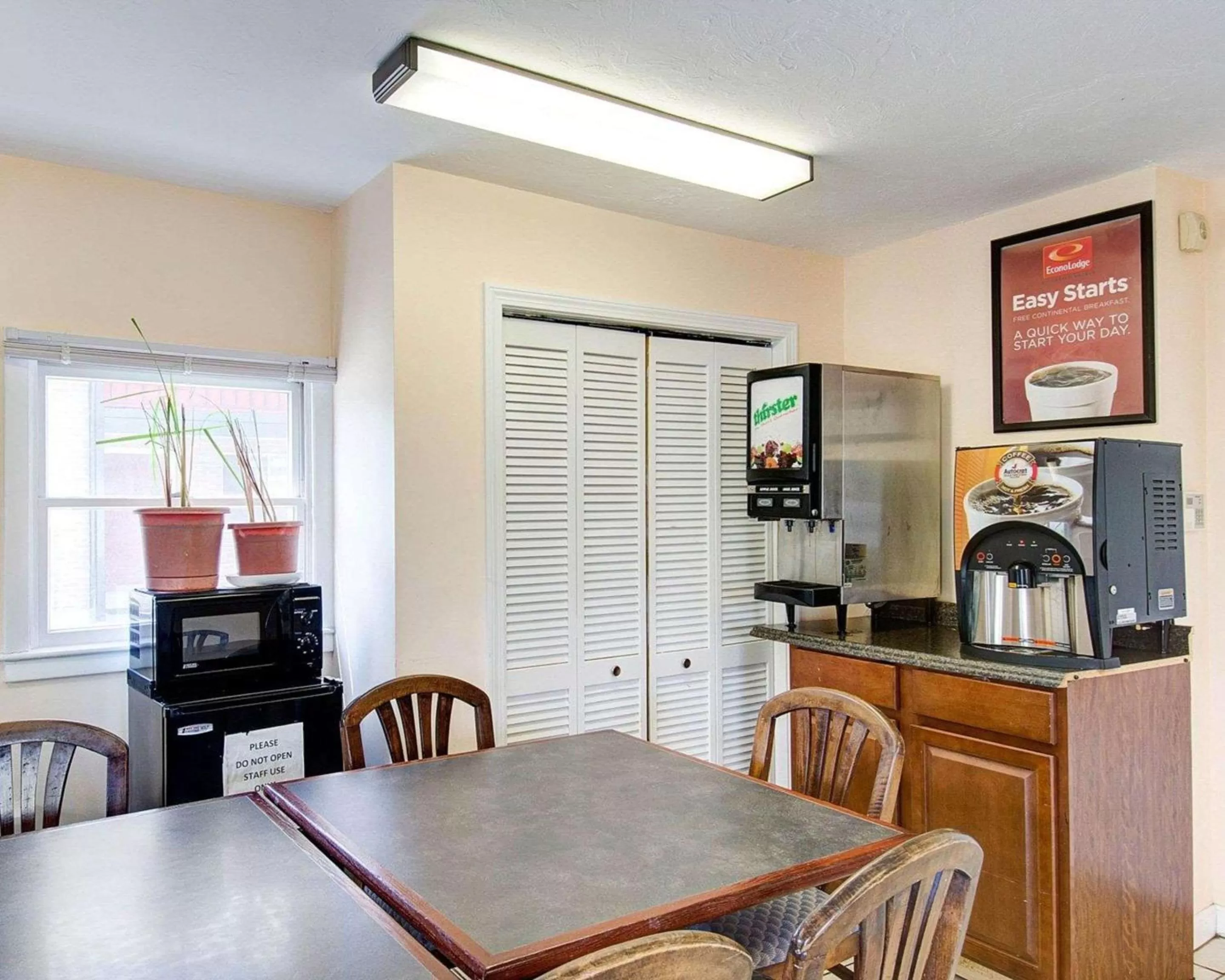 Restaurant/places to eat in Econo Lodge Sharon - Foxborough