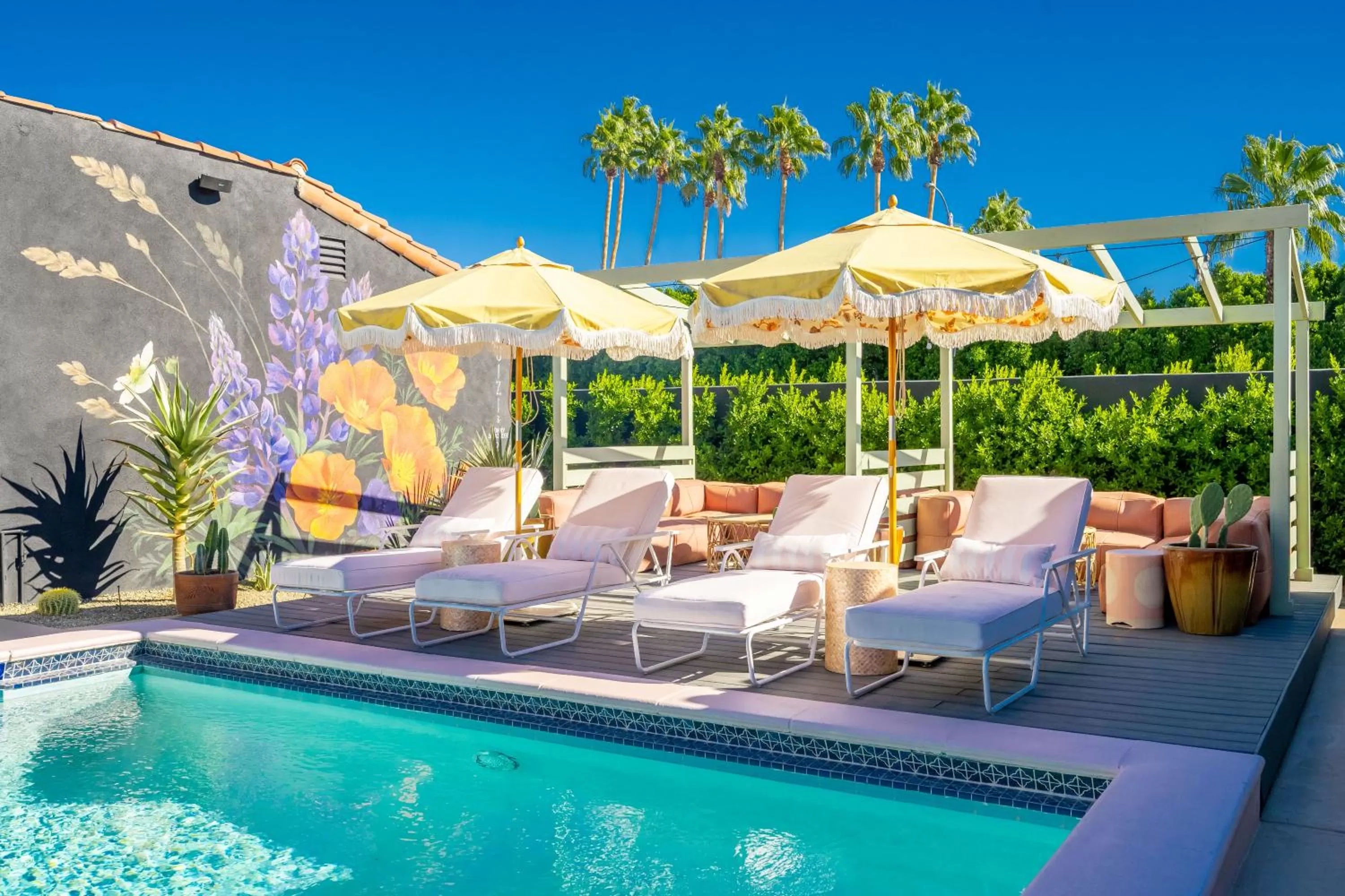 Swimming pool in Fleur Noire Hotel - 21 and Over