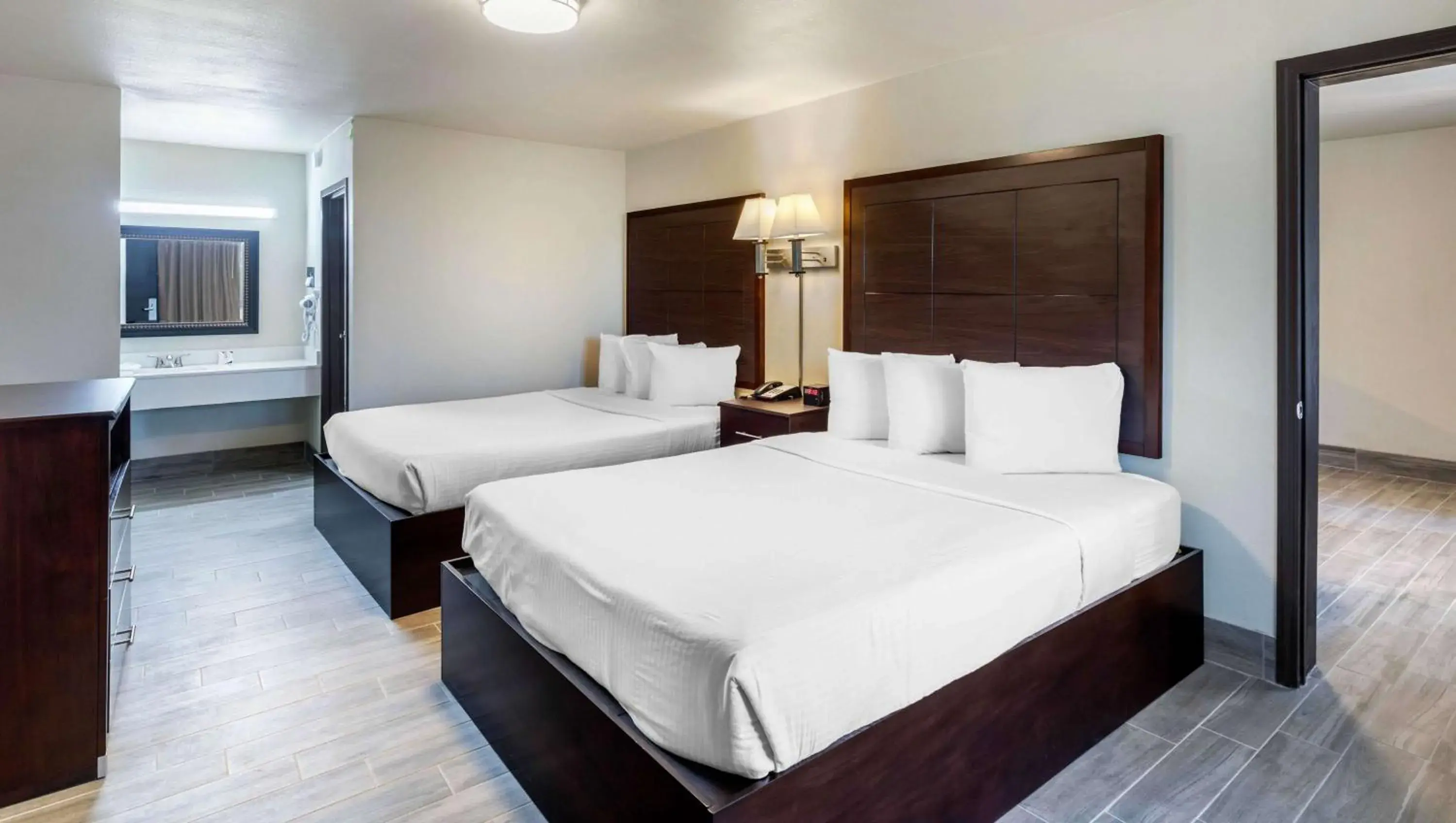 Family Studio in Magnuson Grand Hotel and Conference Center Tyler Family Studio in Magnuson Grand Hotel and Conference Center Tyler