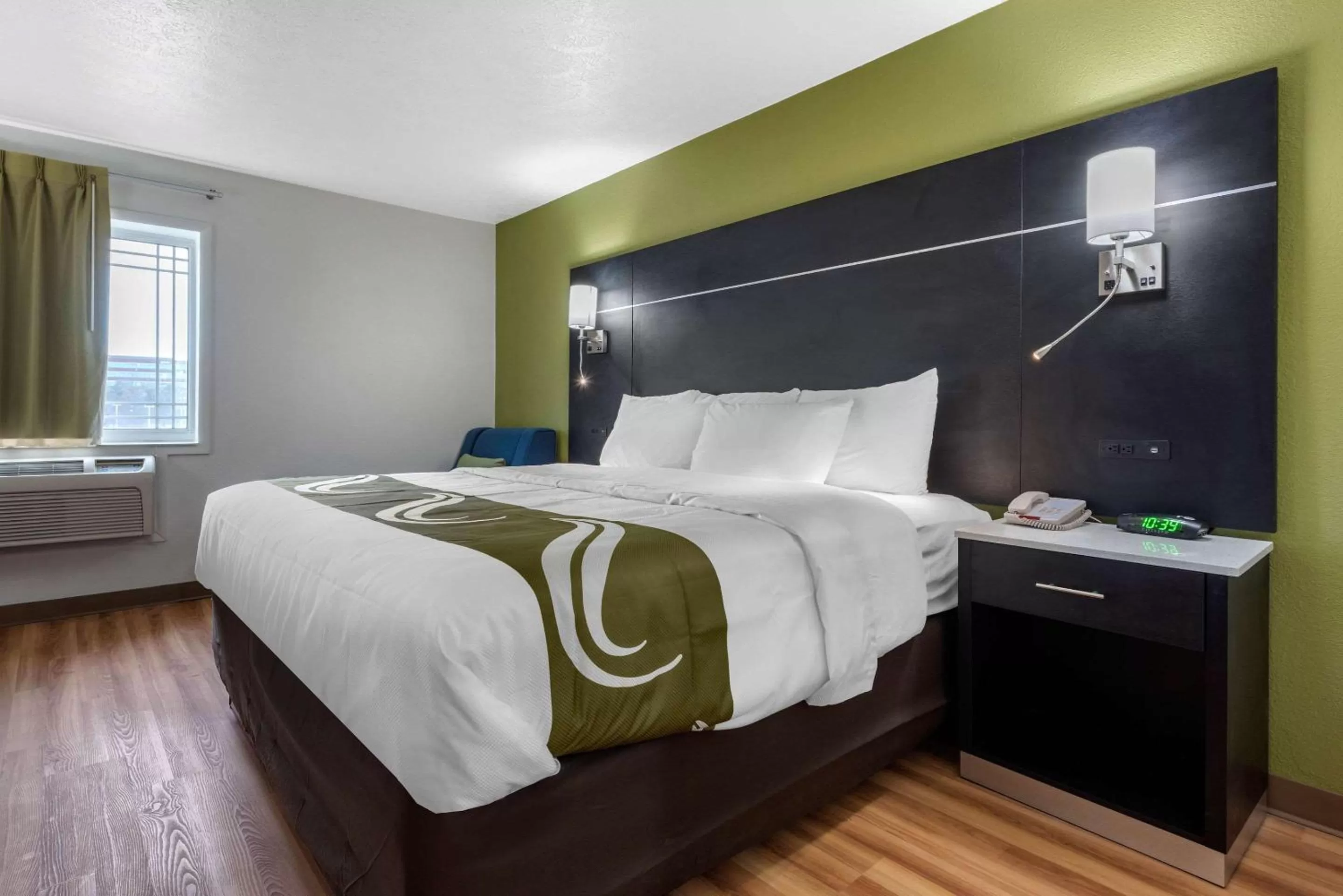 Photo of the whole room, Bed in Quality Inn Coraopolis