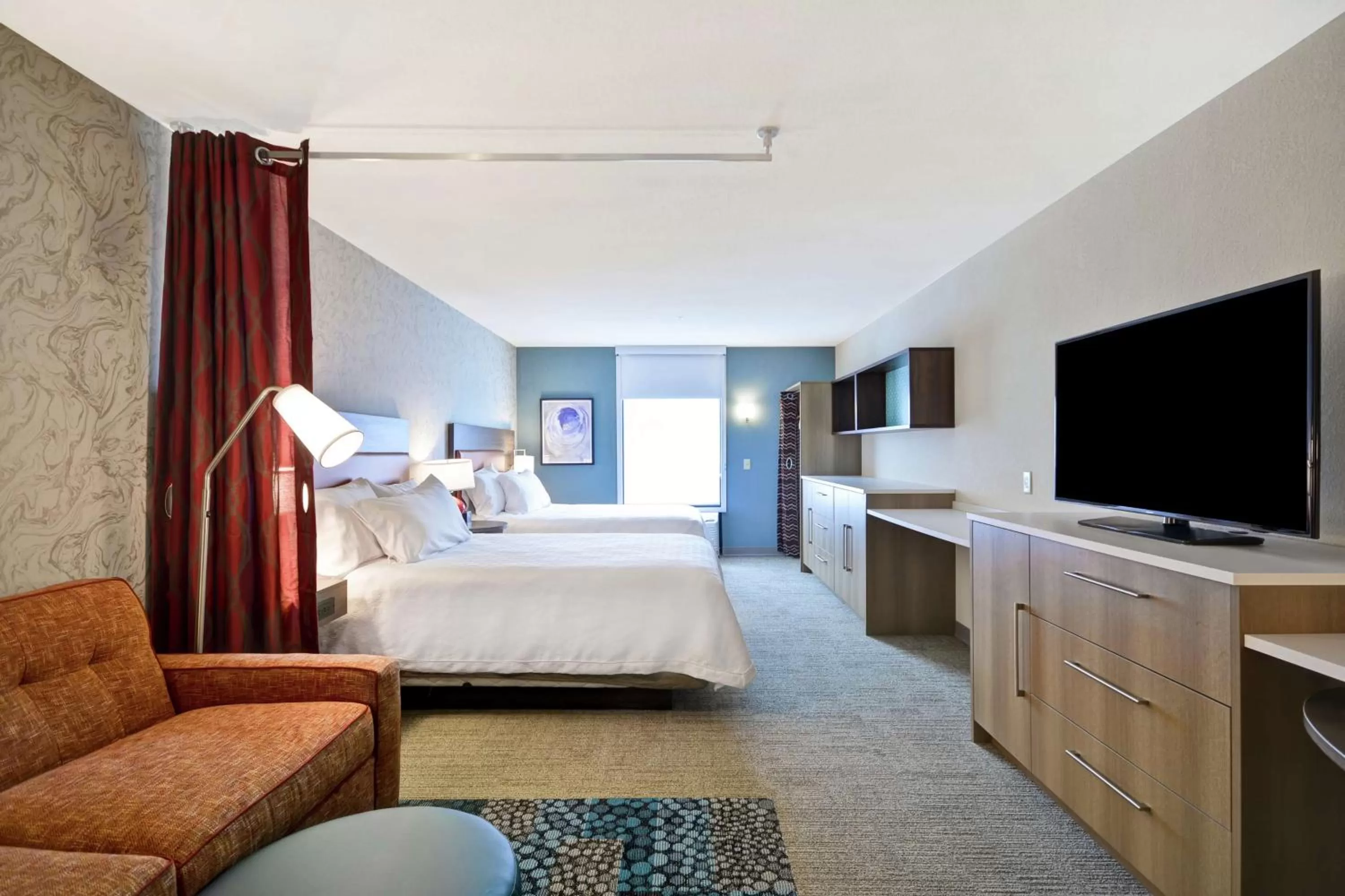 Living room, Bed in Home2 Suites By Hilton Portland Airport