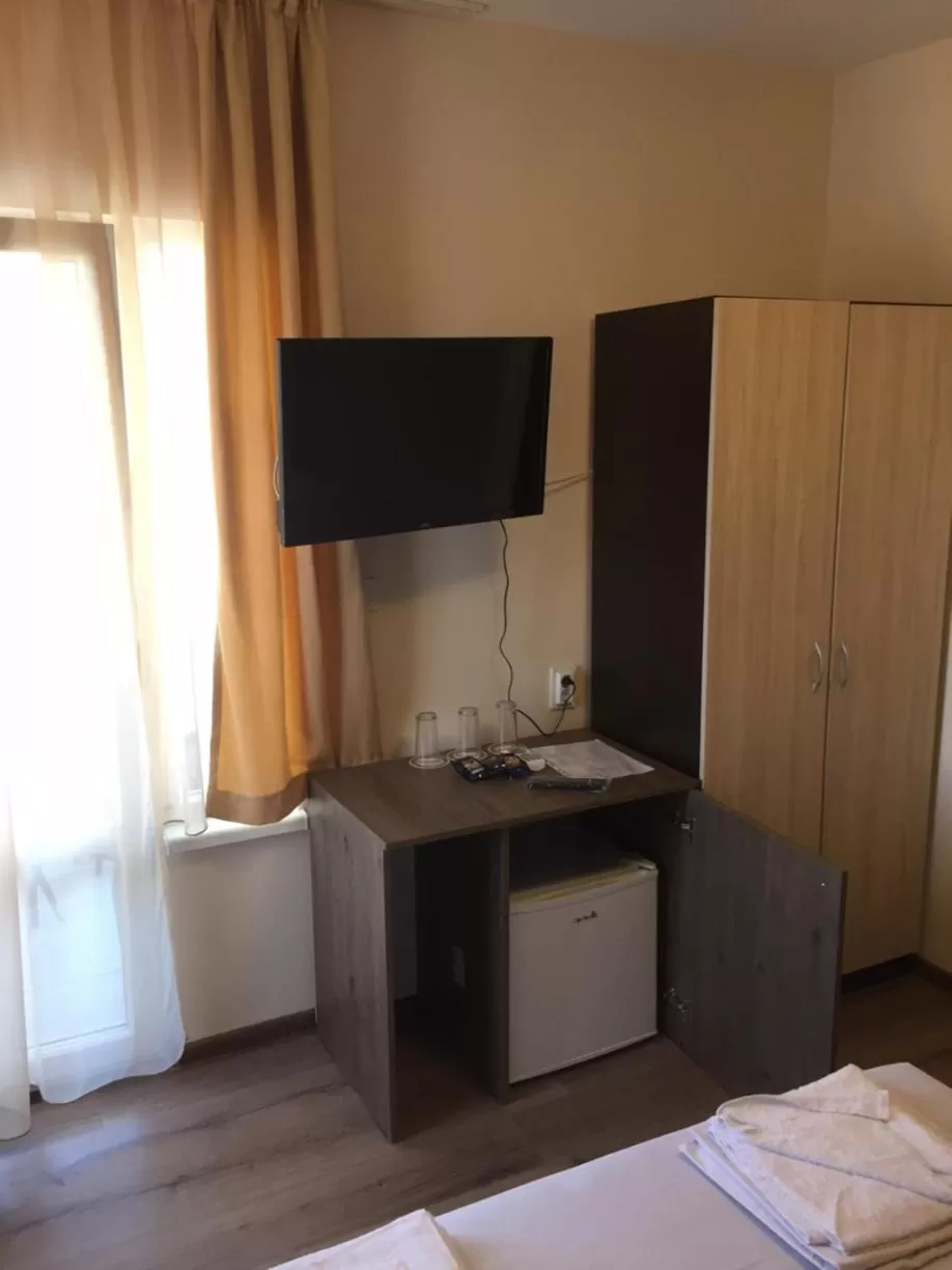 TV/Entertainment Center in Family Hotel Malibu